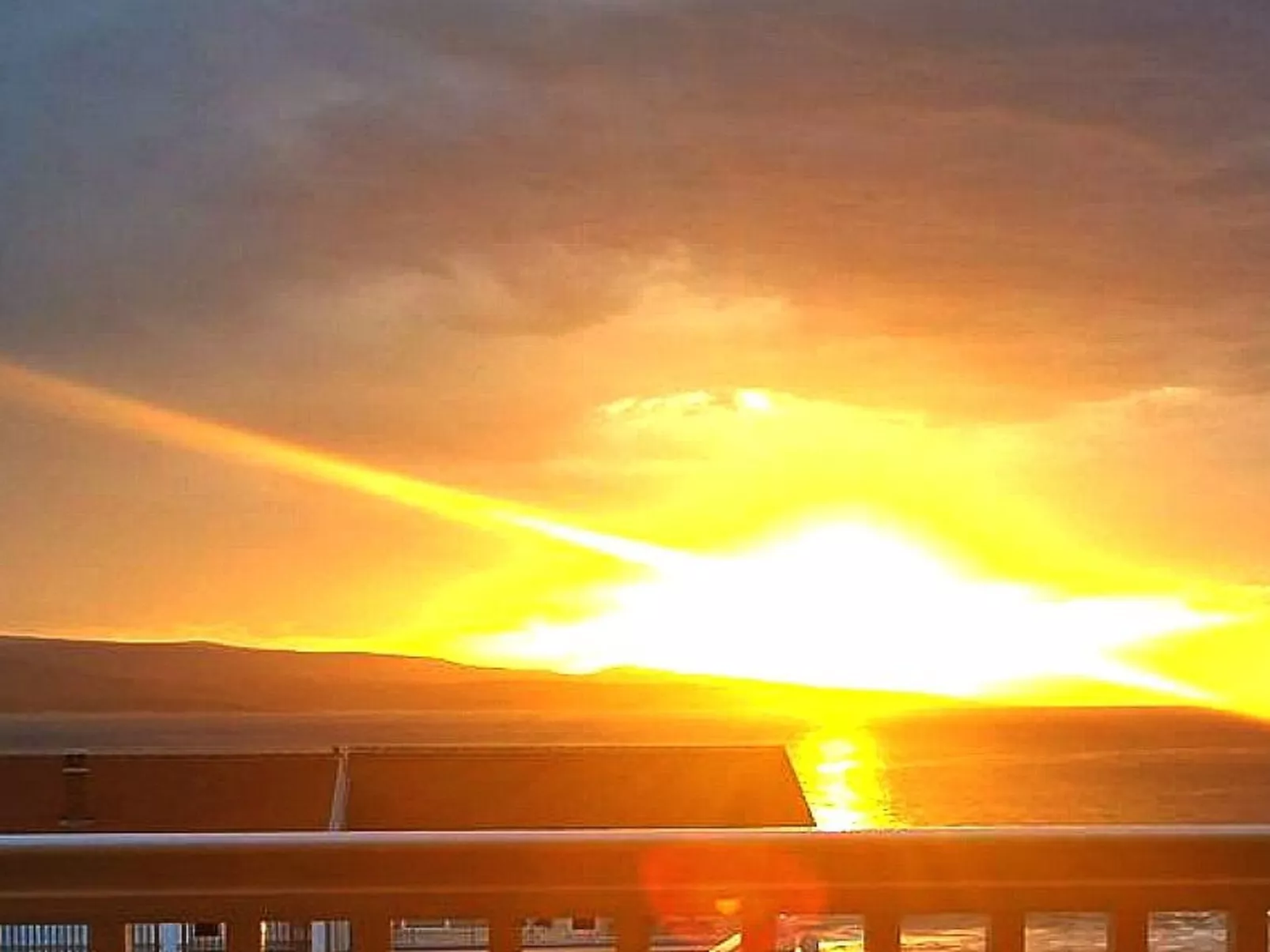 Mit Blick auf das Wasser-Buiten