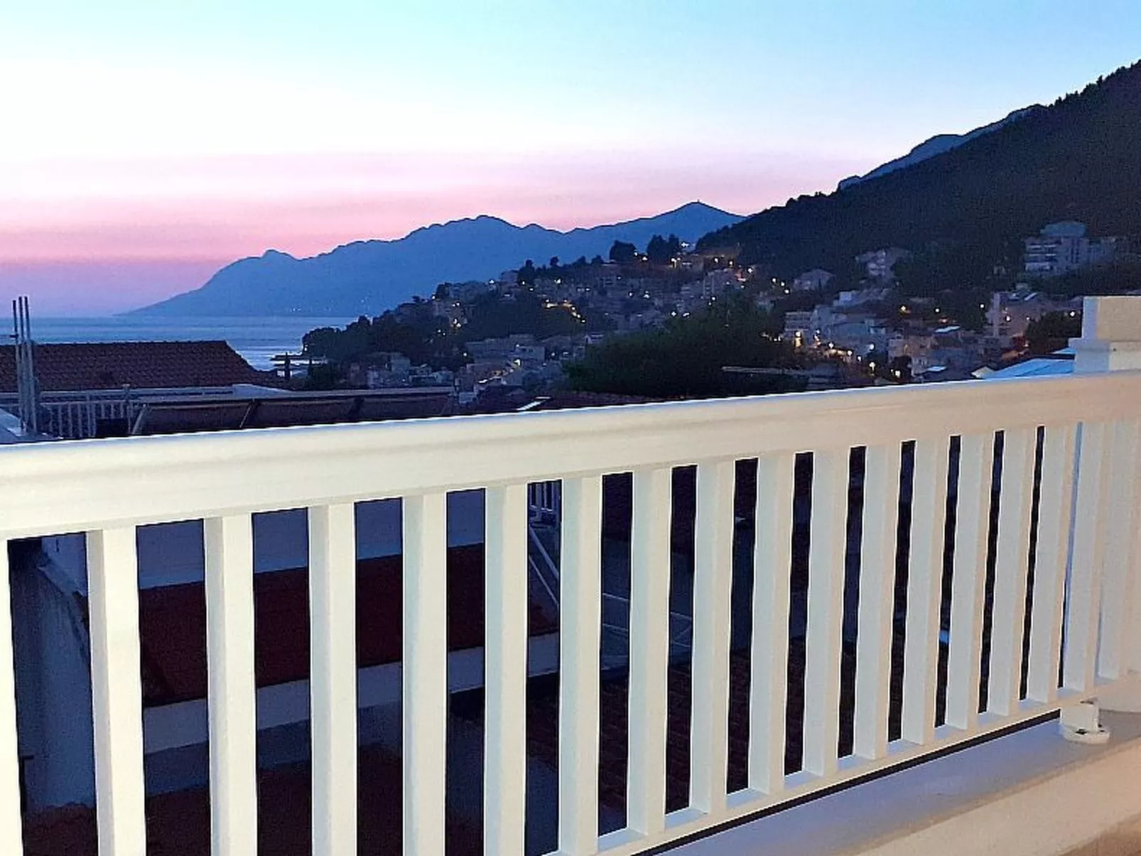 Mit Terrasse und herrlichem Ausblick-Buiten