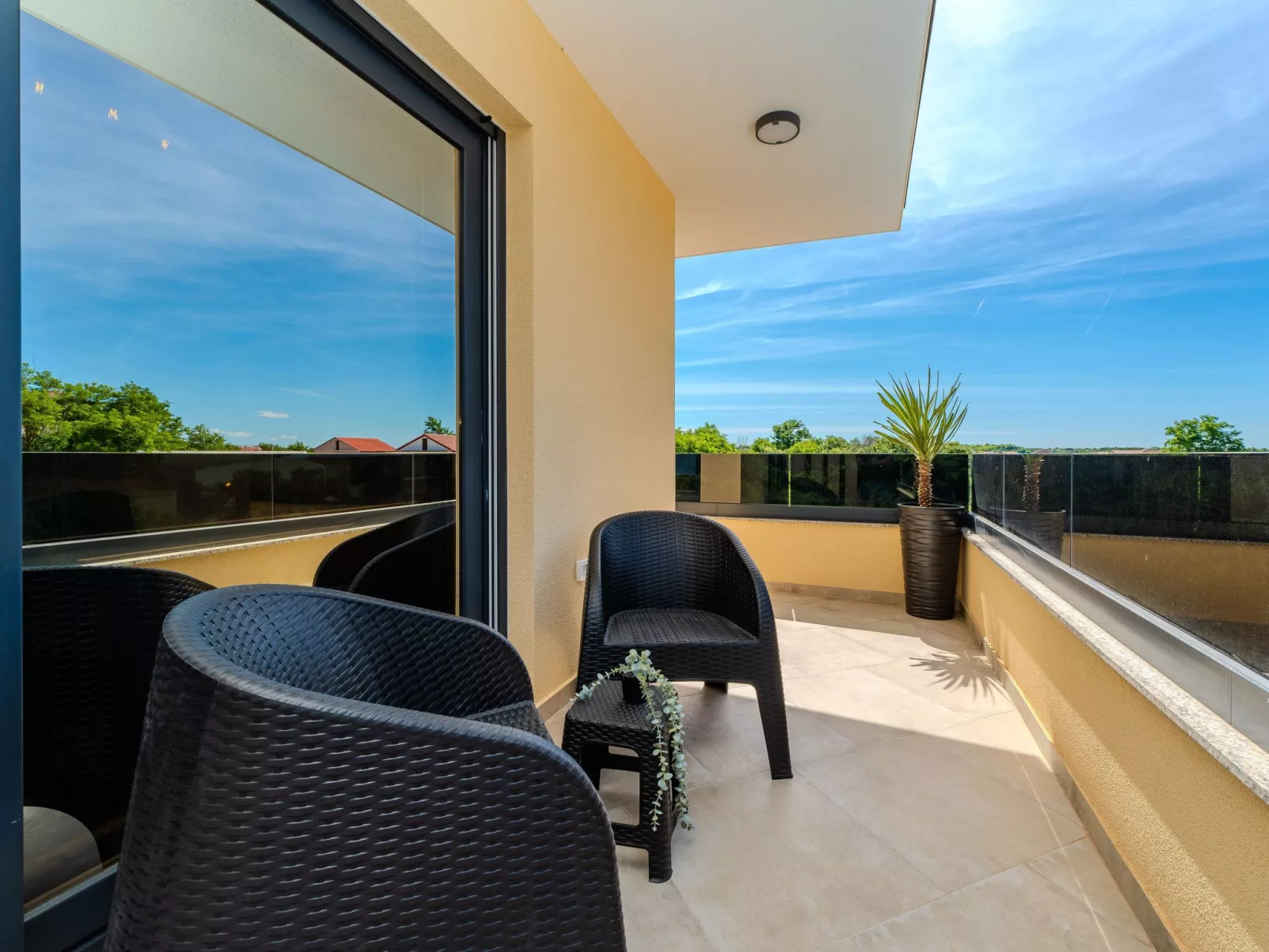 Neue Luxusvilla mit Pool - Agentur TA Leut-Image-tags.info