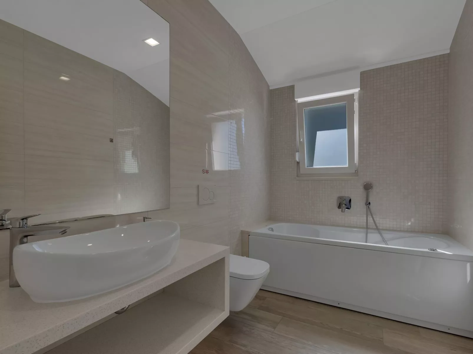 Mit Privatpool für 8 Personen  + 2 Kinder ca. 450 m&sup2; in Bast, Dalmatien (G-Binnen