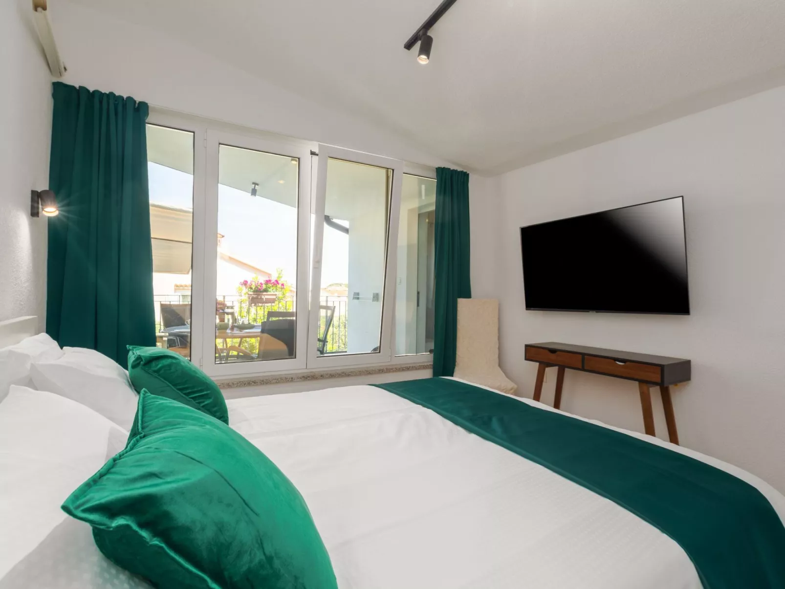 Pineta 2-Image-tags.info