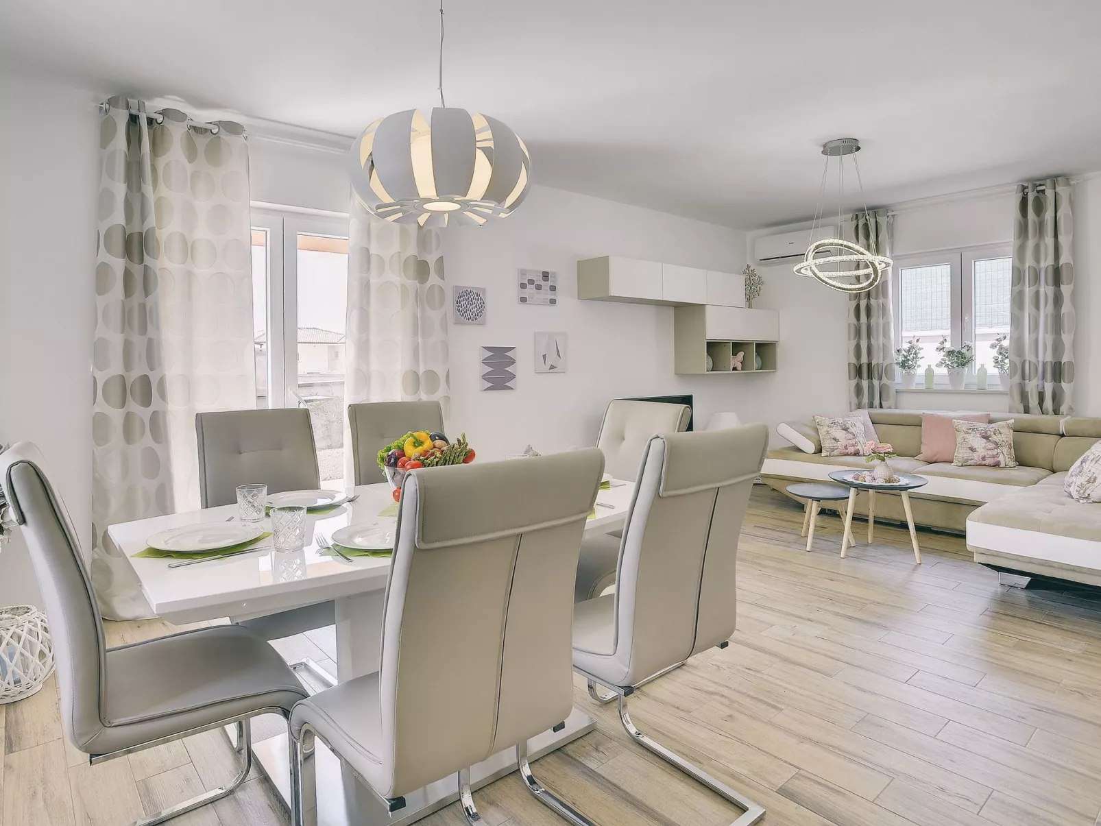 Ferienvilla mit Garten, Grill und Terrasse-Binnen