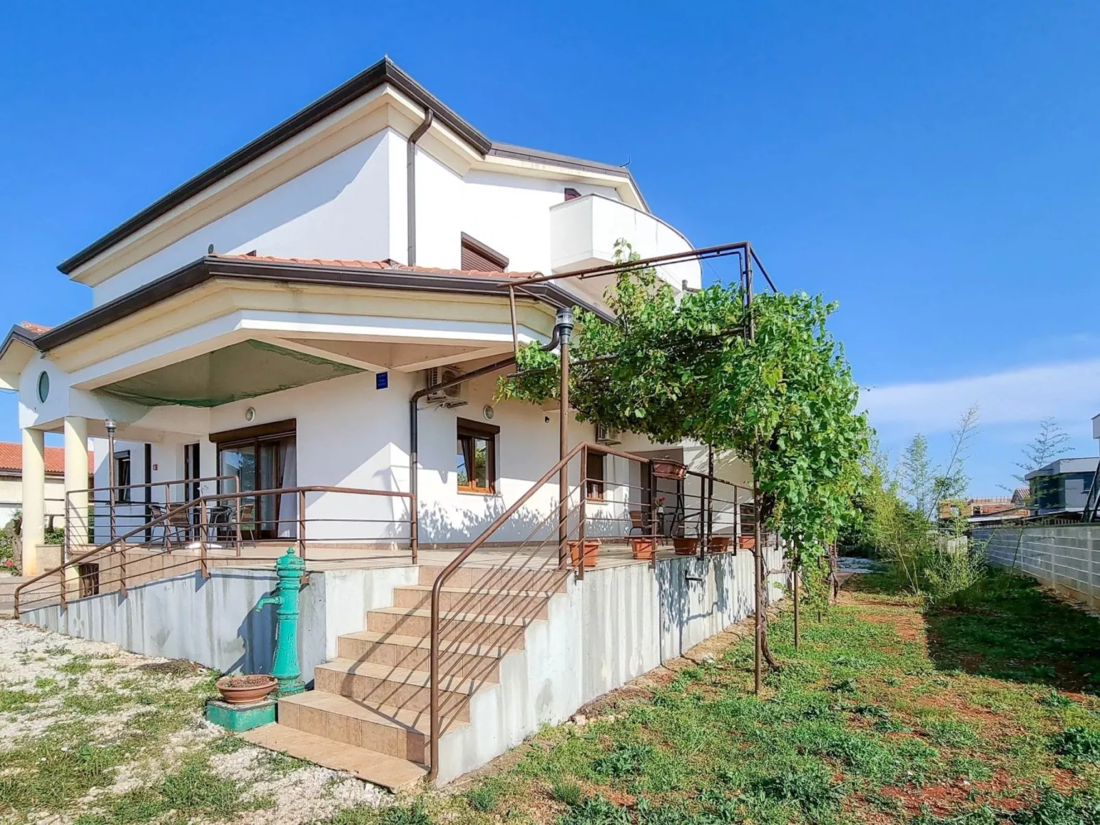 Studio-Wohnung "Dani 2" mit Terrasse-Buiten