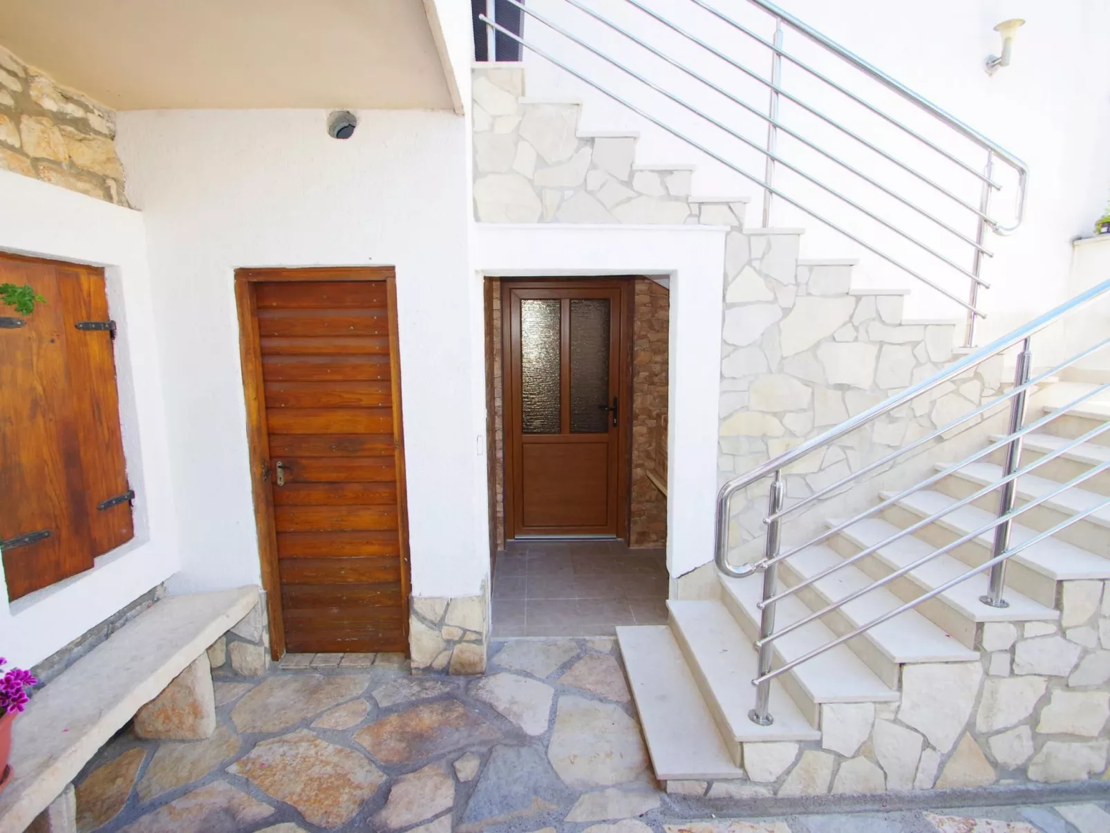 2 schlafzimmer ferienwohnung in viilage Loborika-Buiten