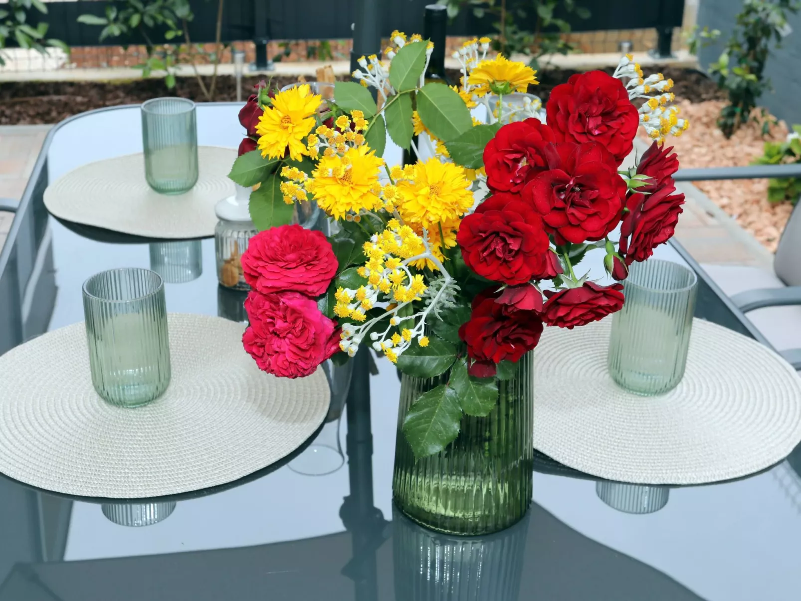 Luxus-Appartement mit Jacuzzi, Parkplatz und Garten-Buiten