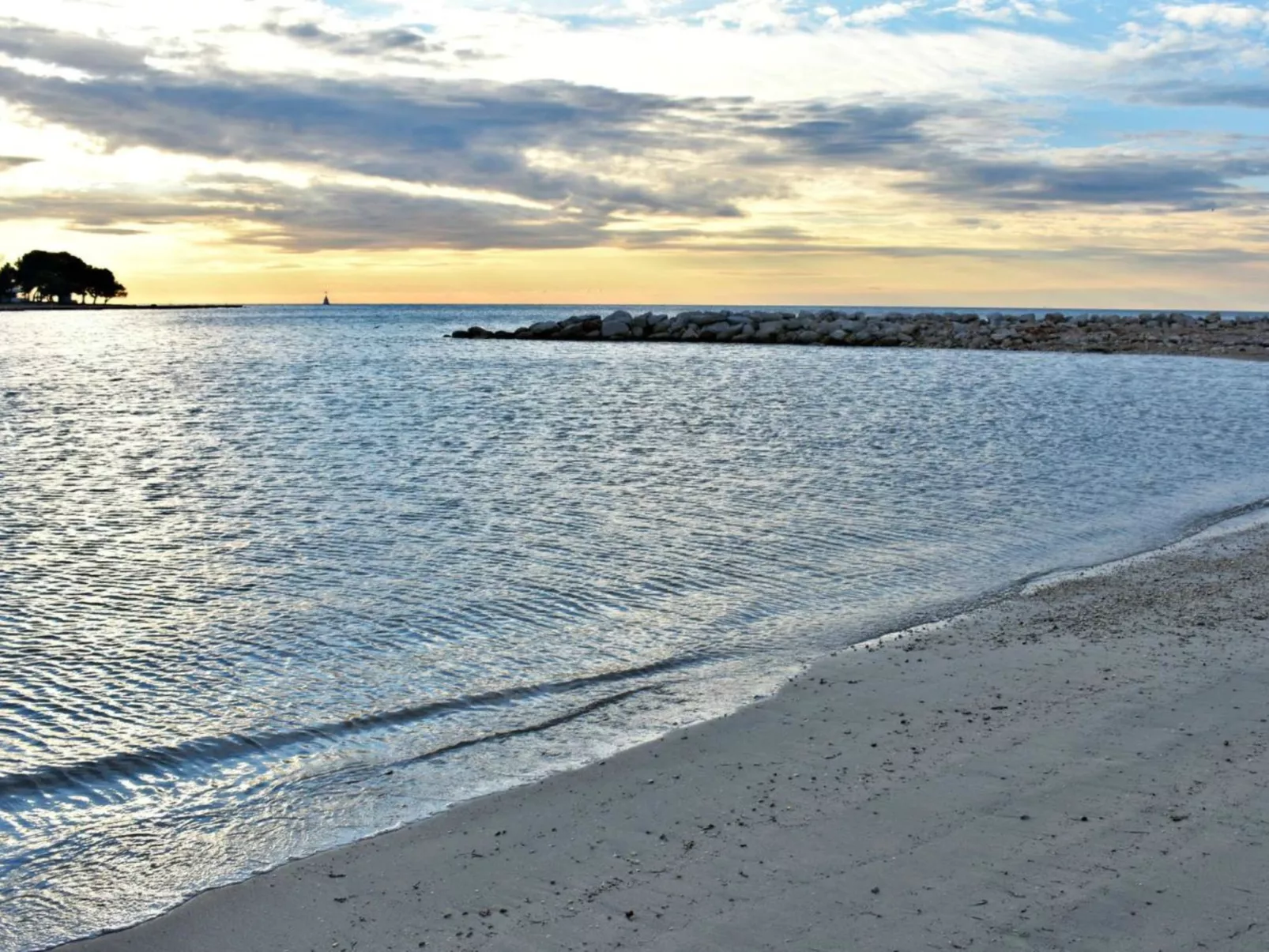 Apartment Nika 3 Umag mit Pool und Whirlpool 400 Meter vom Strand entfernt-Buiten