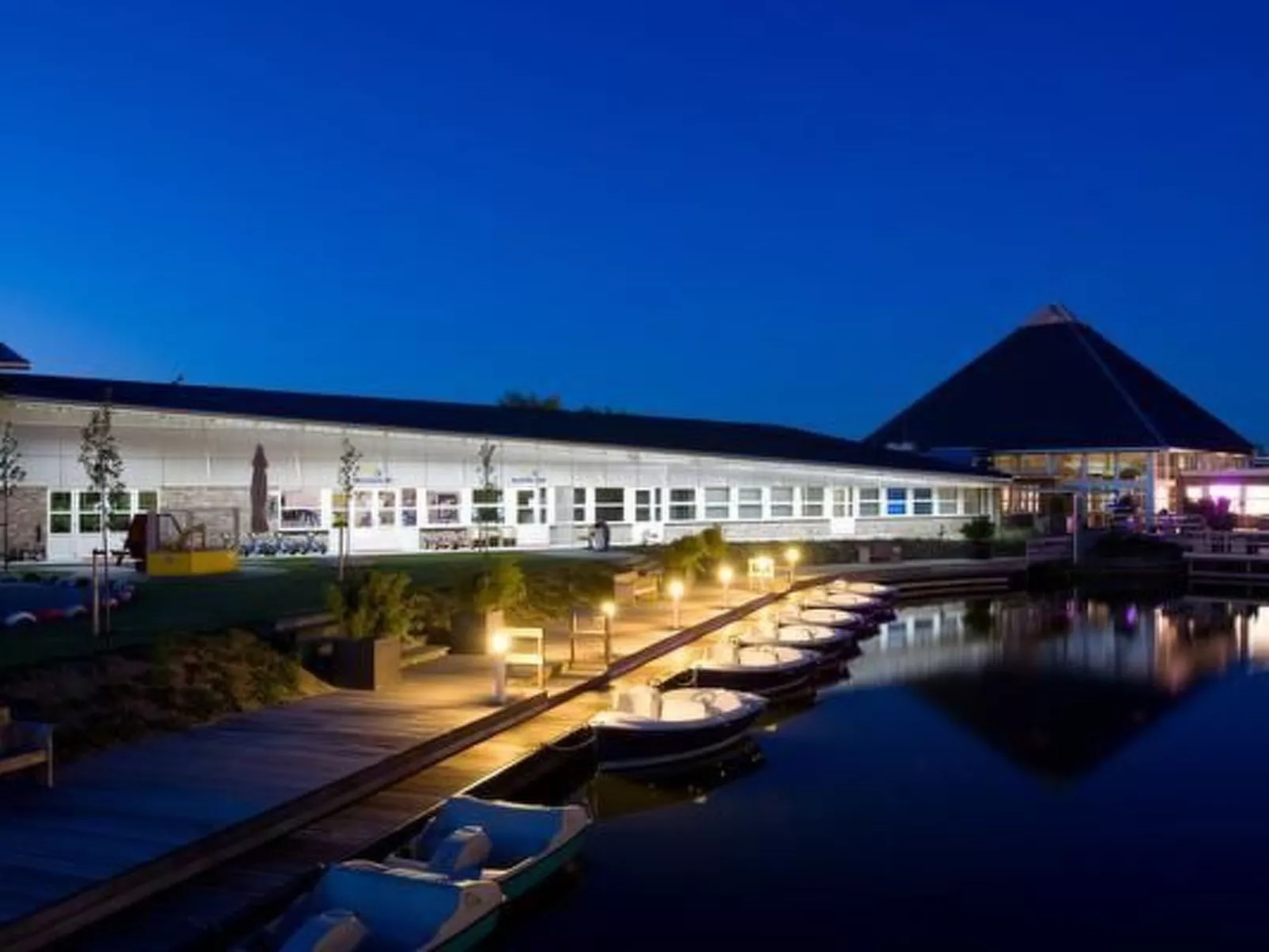 Mit Außen-Sauna und Außen-Whirlpool-Image-tags.info