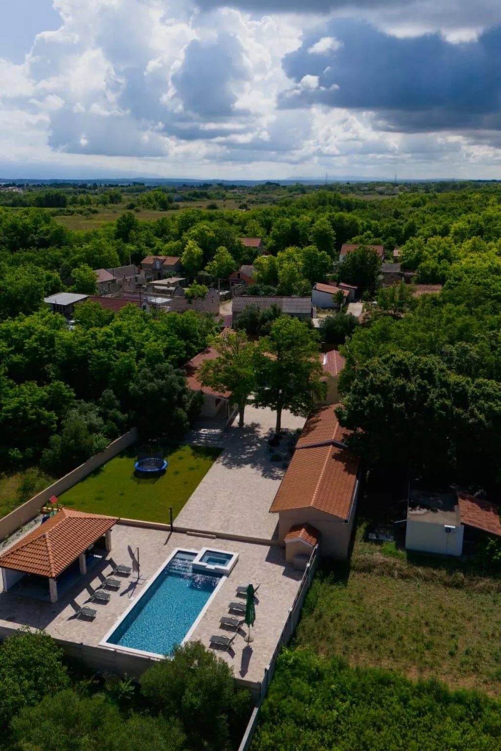 Wunderschöne Villa mit privatem Fitnessstudio und Pool - TA Leut-Image-tags.info