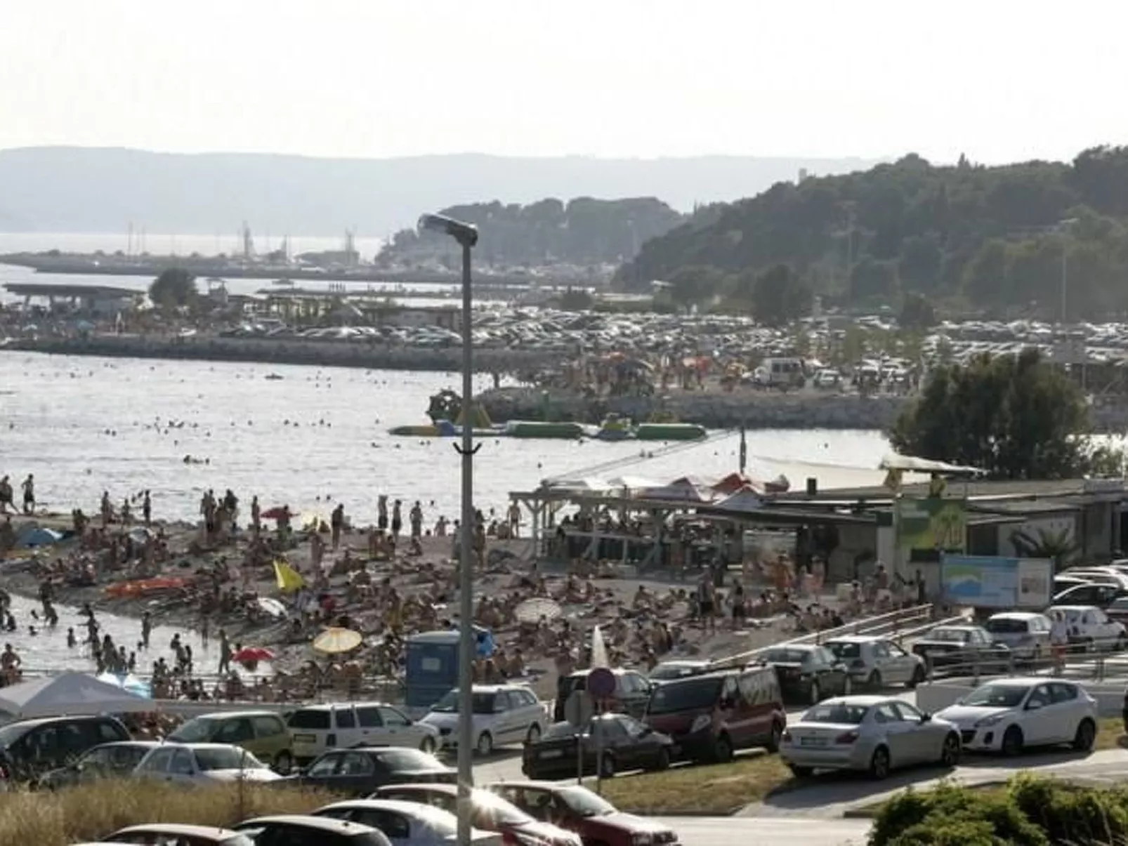 Studio im Erdgeschoss, beim berühmten Znjan-Strand-Buiten