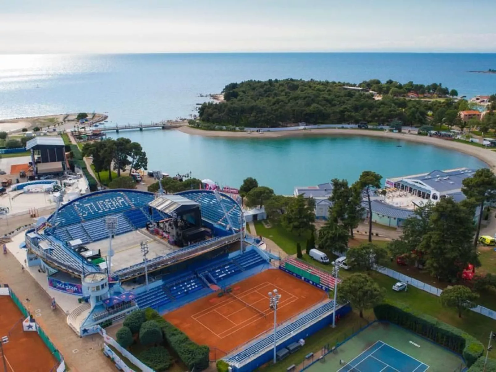 Große Wohnung in Umag mit Terrasse und Grill-Buiten