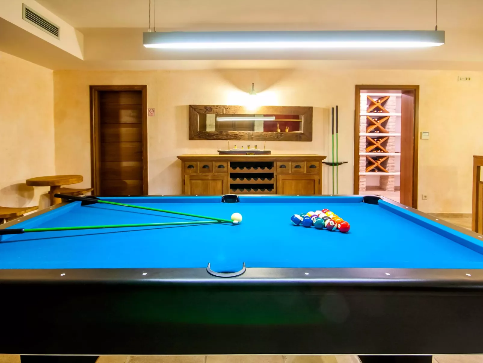 Luxus "Villa Mirna" mit Tennisplatz-Binnen