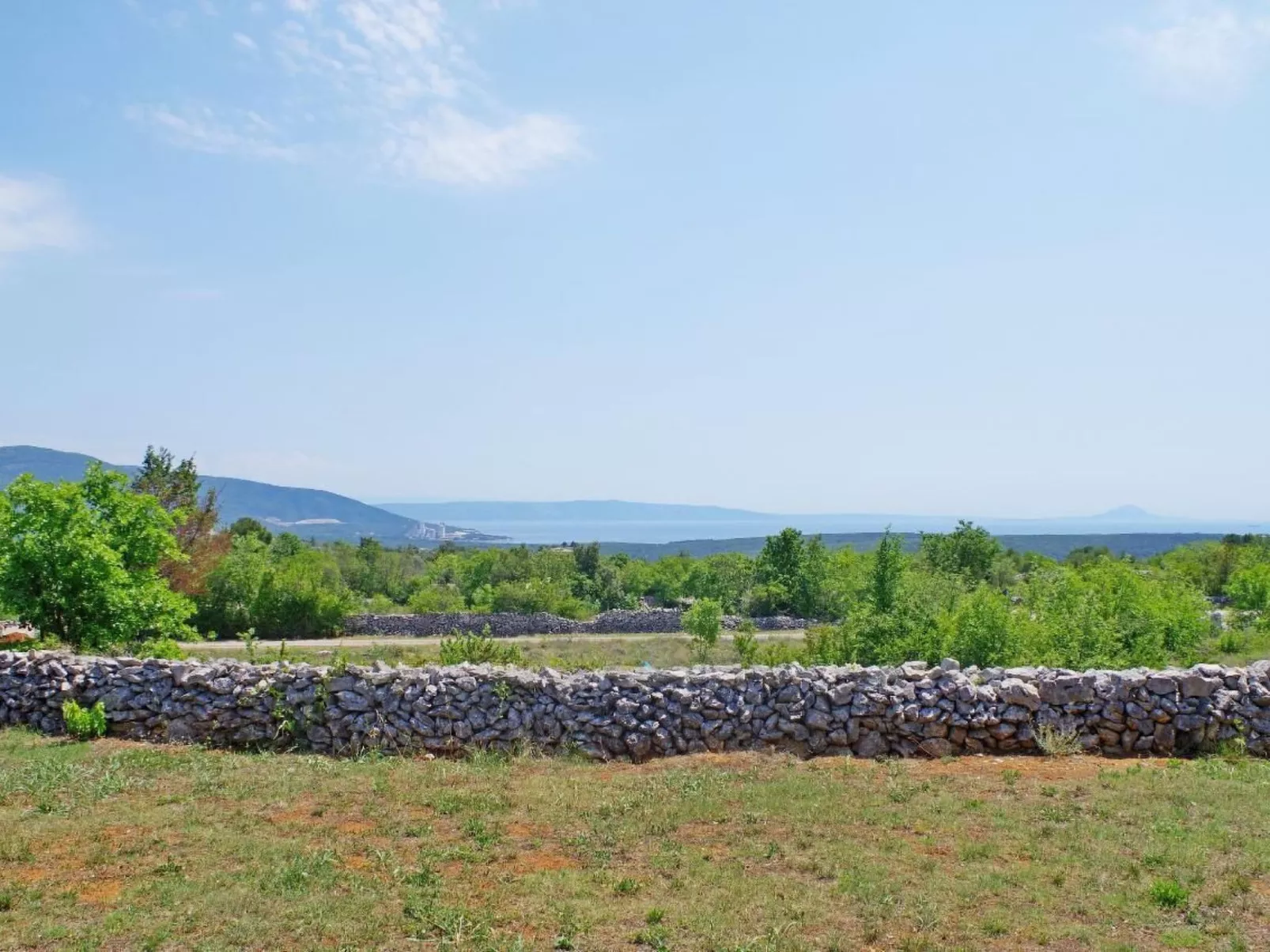 In Rakalj mit Grill, Garten und Terrasse-Buiten