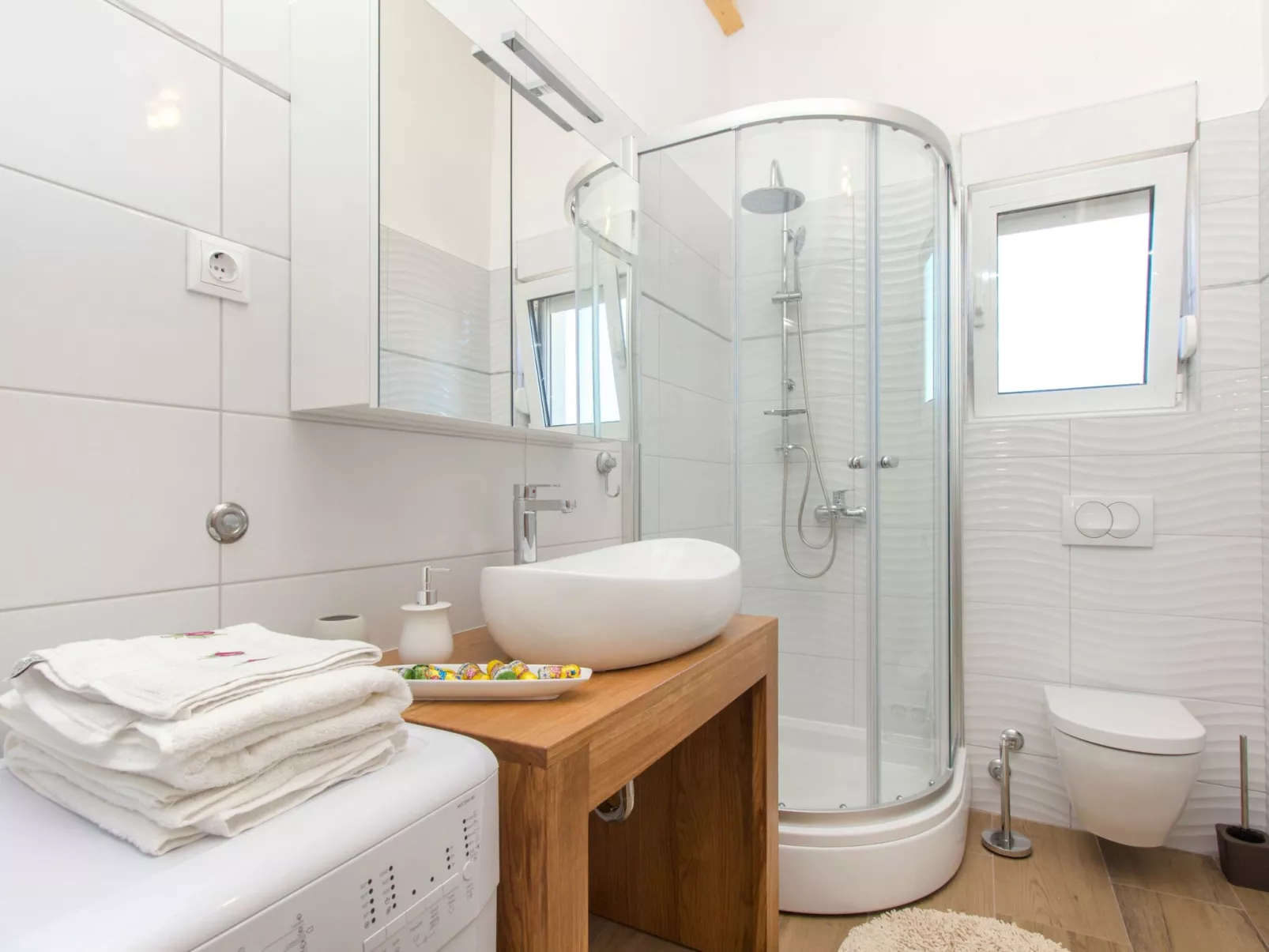 "Appartement Nr. 5".-Binnen