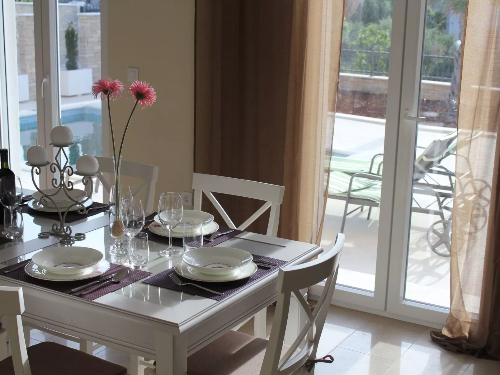 Villa Elena mit Pool, nur 60 Meter zum Meer-Buiten