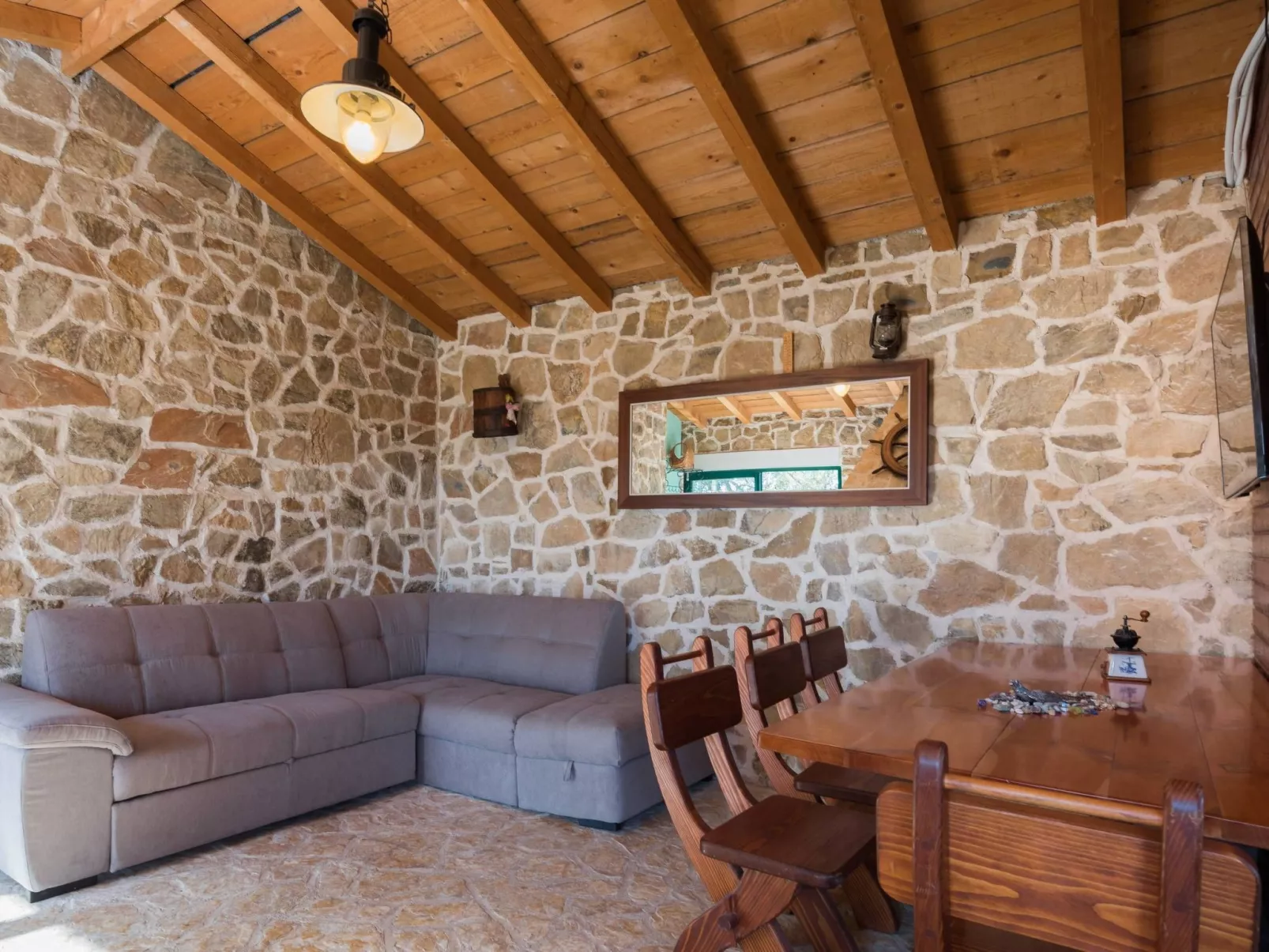 Ferienvilla Kalista mit Pool und tollem Ausblick-Binnen