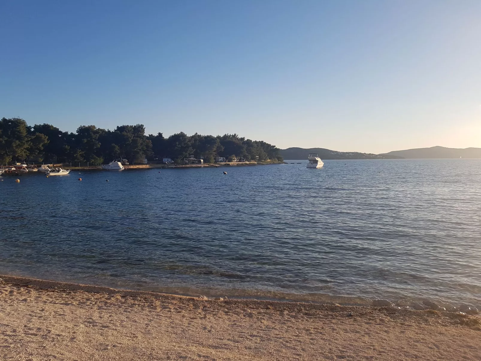 Wohnung mit Blick auf das Wasser-Image-tags.info