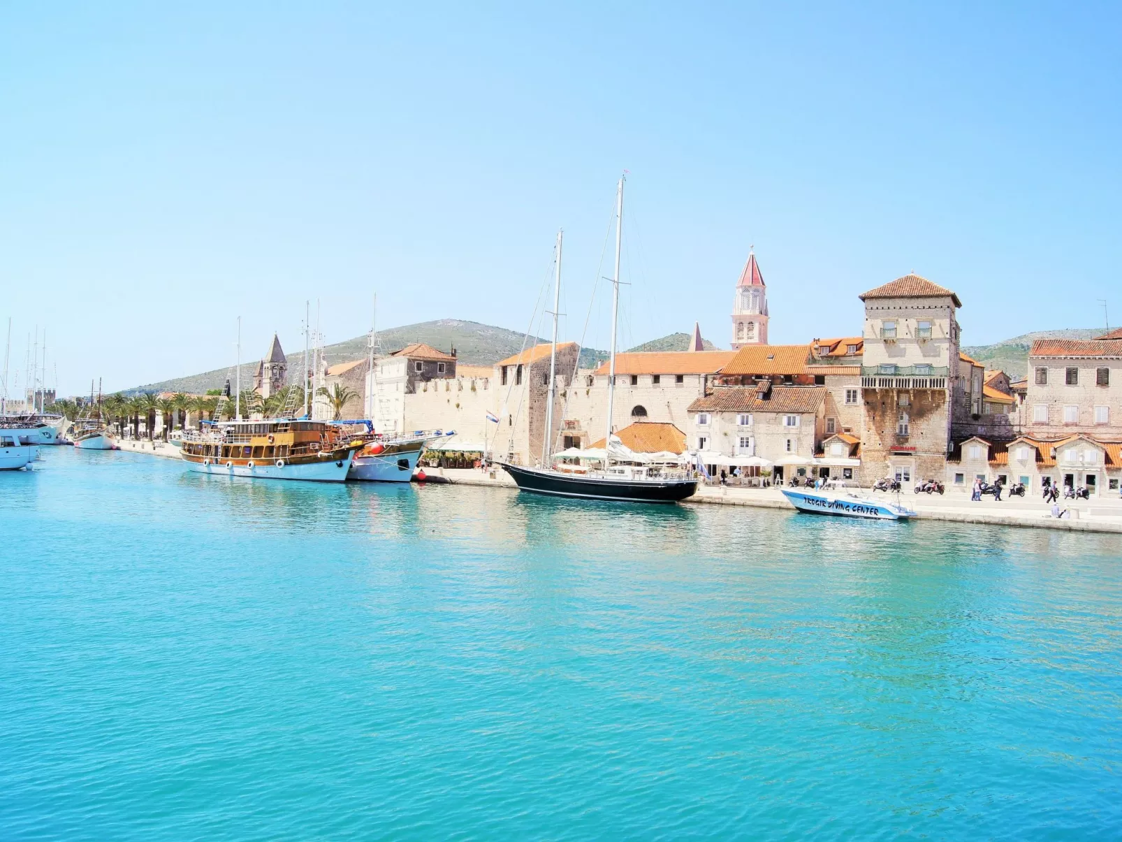 Erdgeschosswohnung mit viel Komfort und Terrasse-Buiten