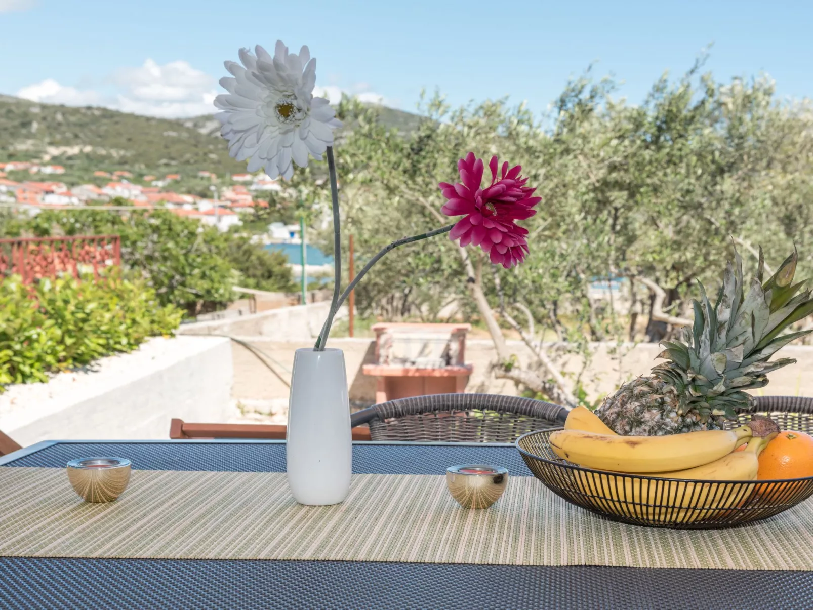 Modernes Ferienhaus mit Terrasse und Meerblick-Buiten