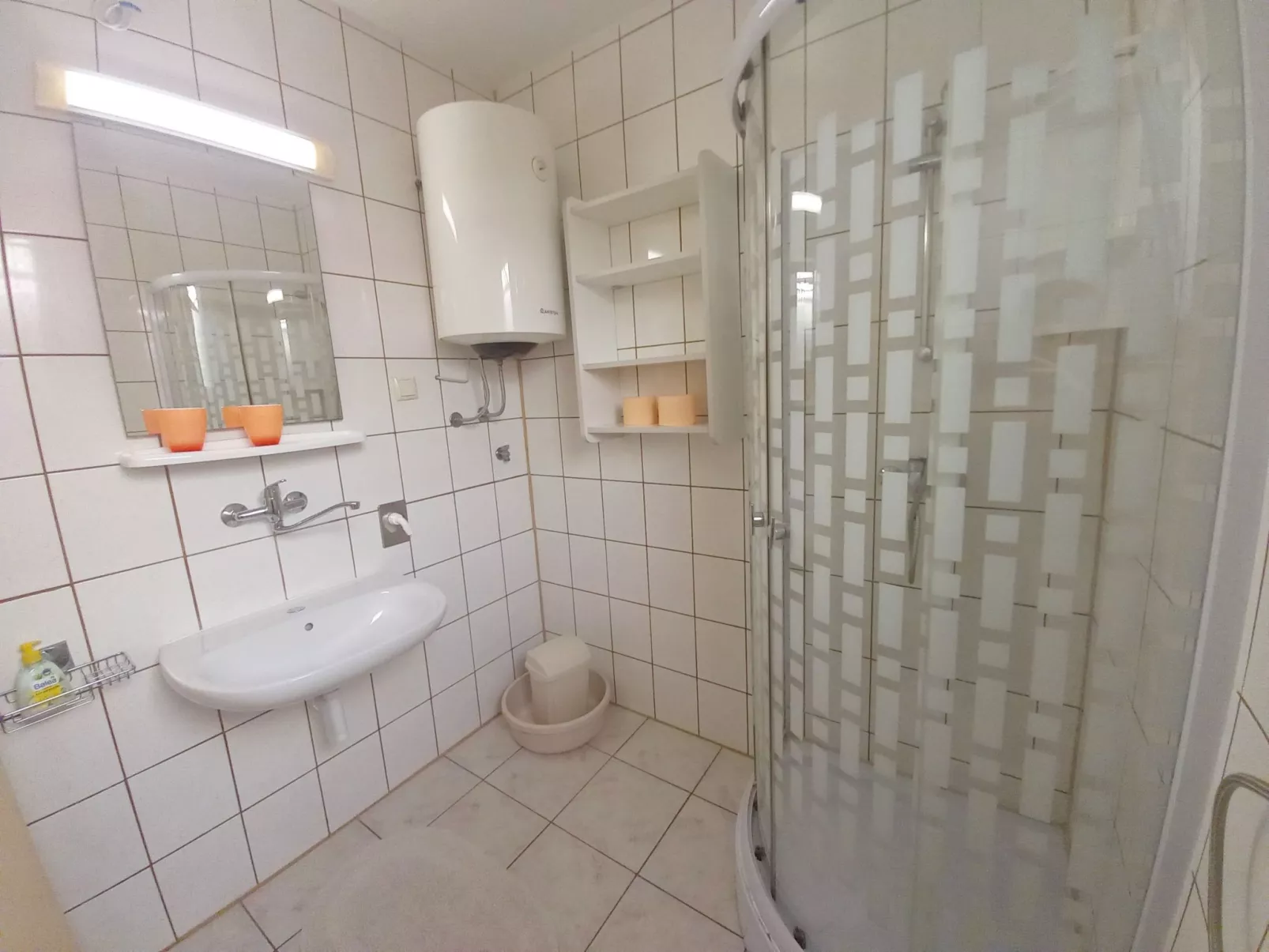 Schönes Apartment in Pješčana Uvala, Strand in der Nähe-Image-tags.info