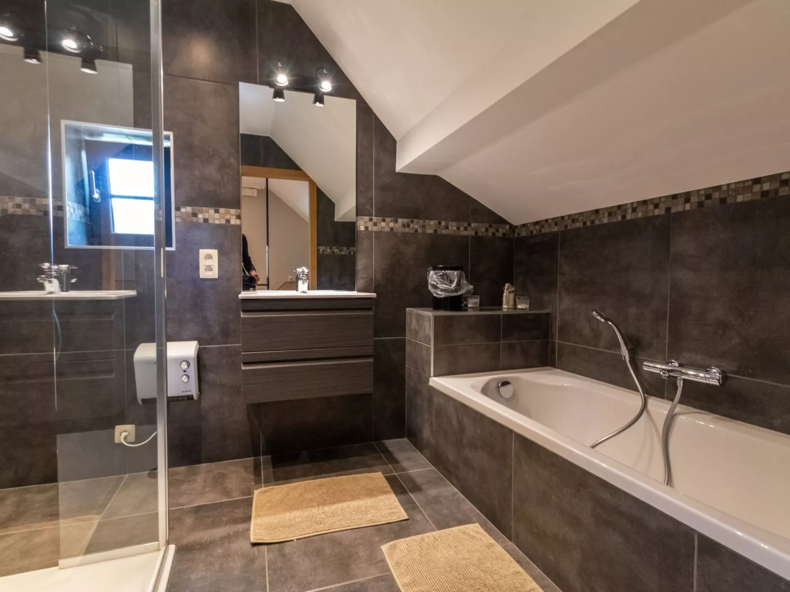 7p jacuzzi seeblick-Binnen