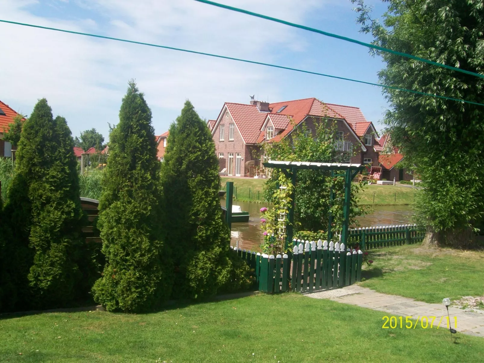 Mit umfriedetem Garten und Terrassen-Buiten