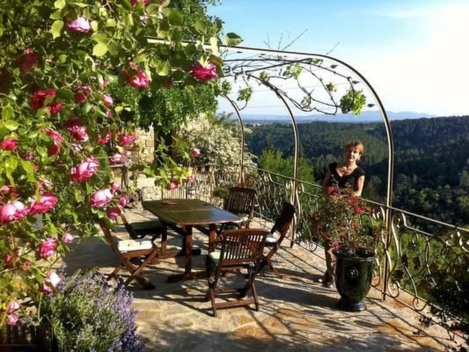 Reclusion in Style-Buiten