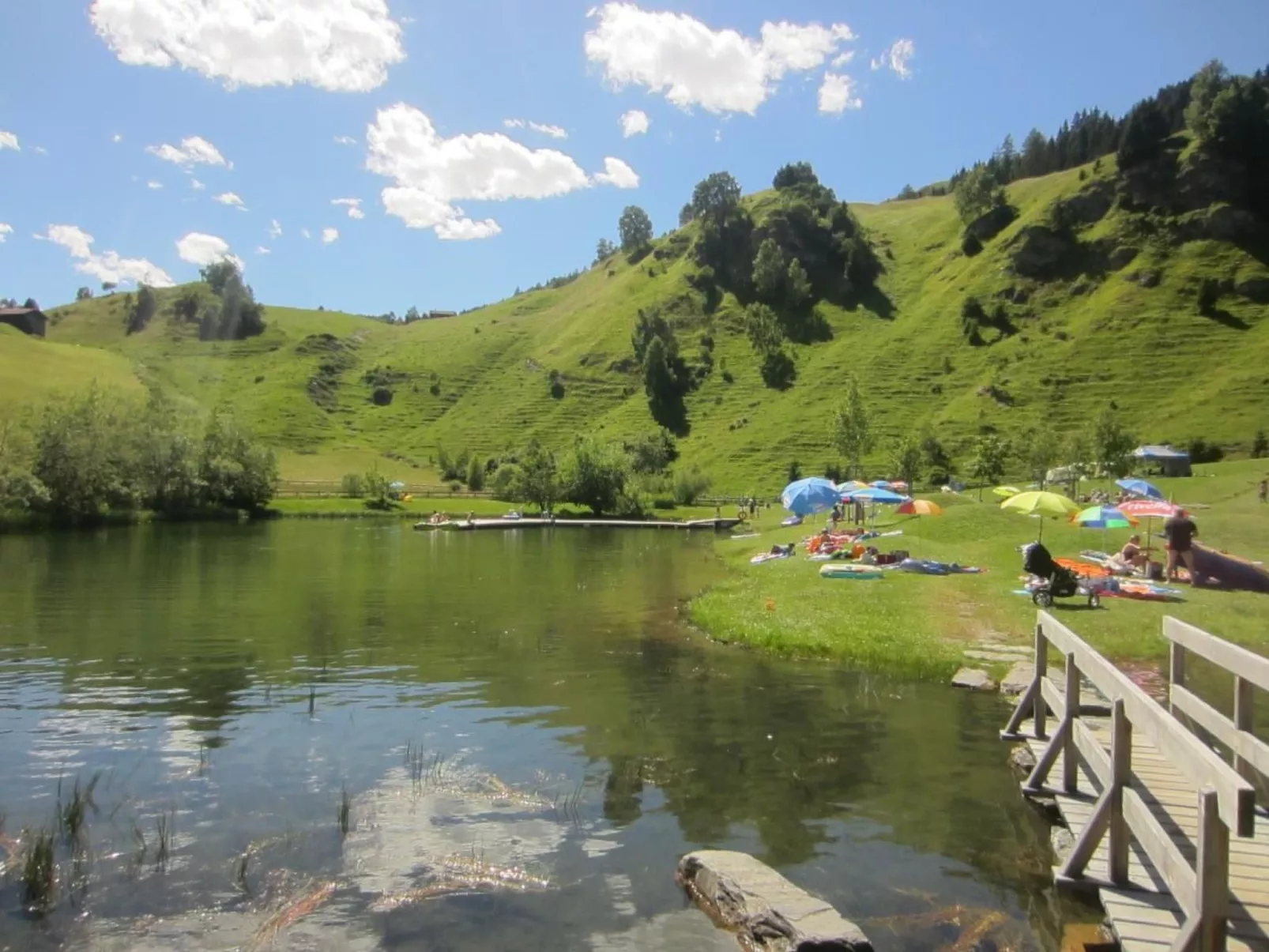 Sonnige Ferienwohnung mit Terrasse,idyllische Lage-Buiten