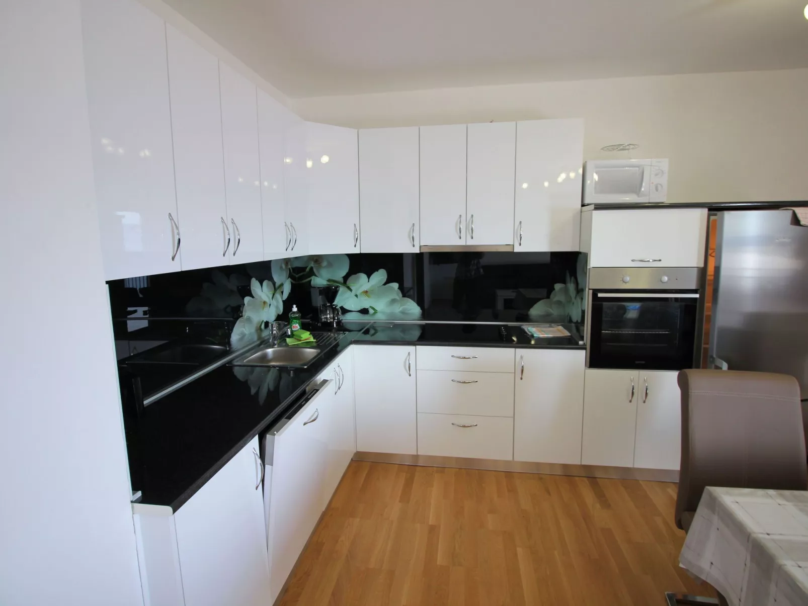 "Manda3" mit Blick auf das Wasser-Binnen