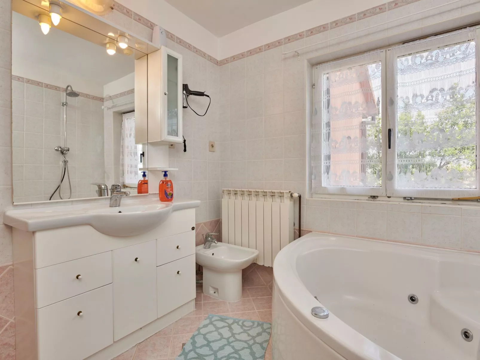 Villa Bastianich mit großem Garten und Pool-Binnen