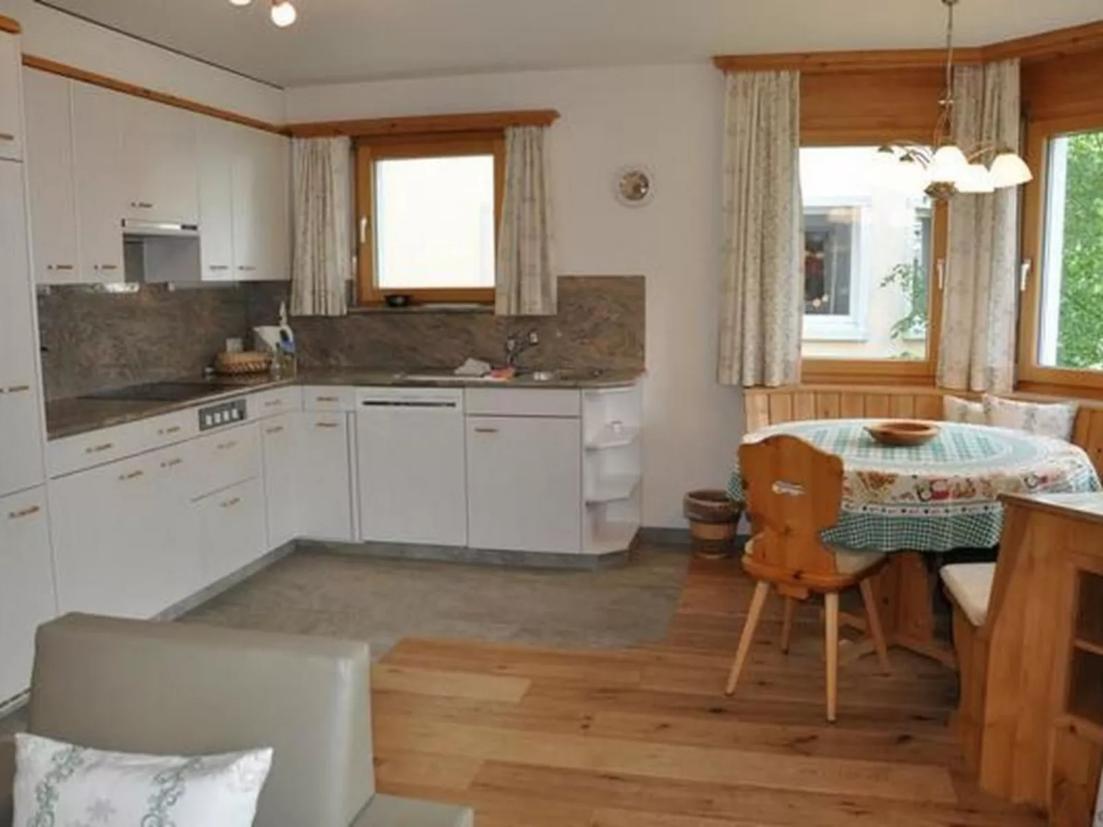 Chesa Semnadur H5 - Image-tags.info