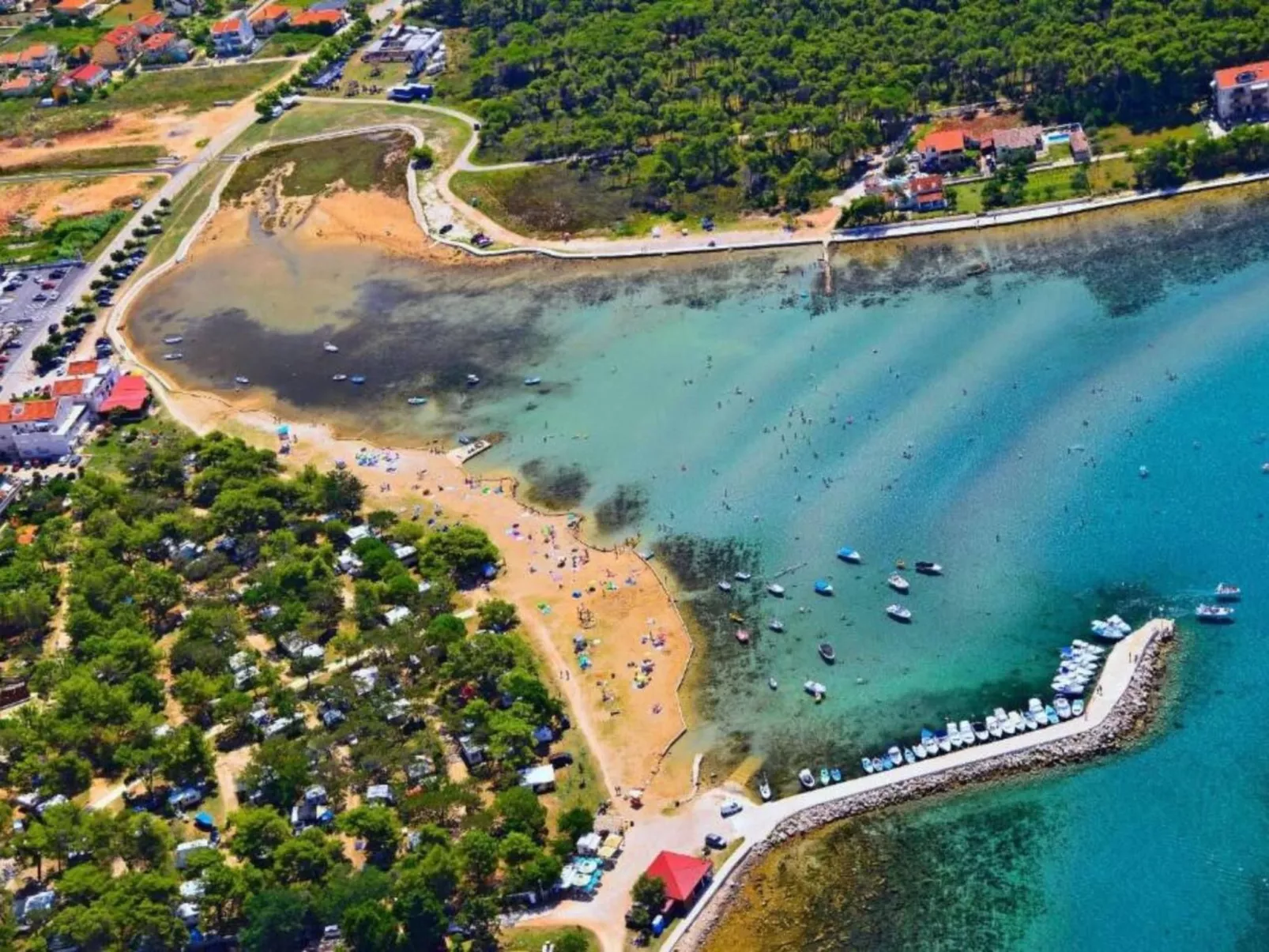 4-Schlafzimmer-Wohnung mit privatem Pool-Image-tags.info