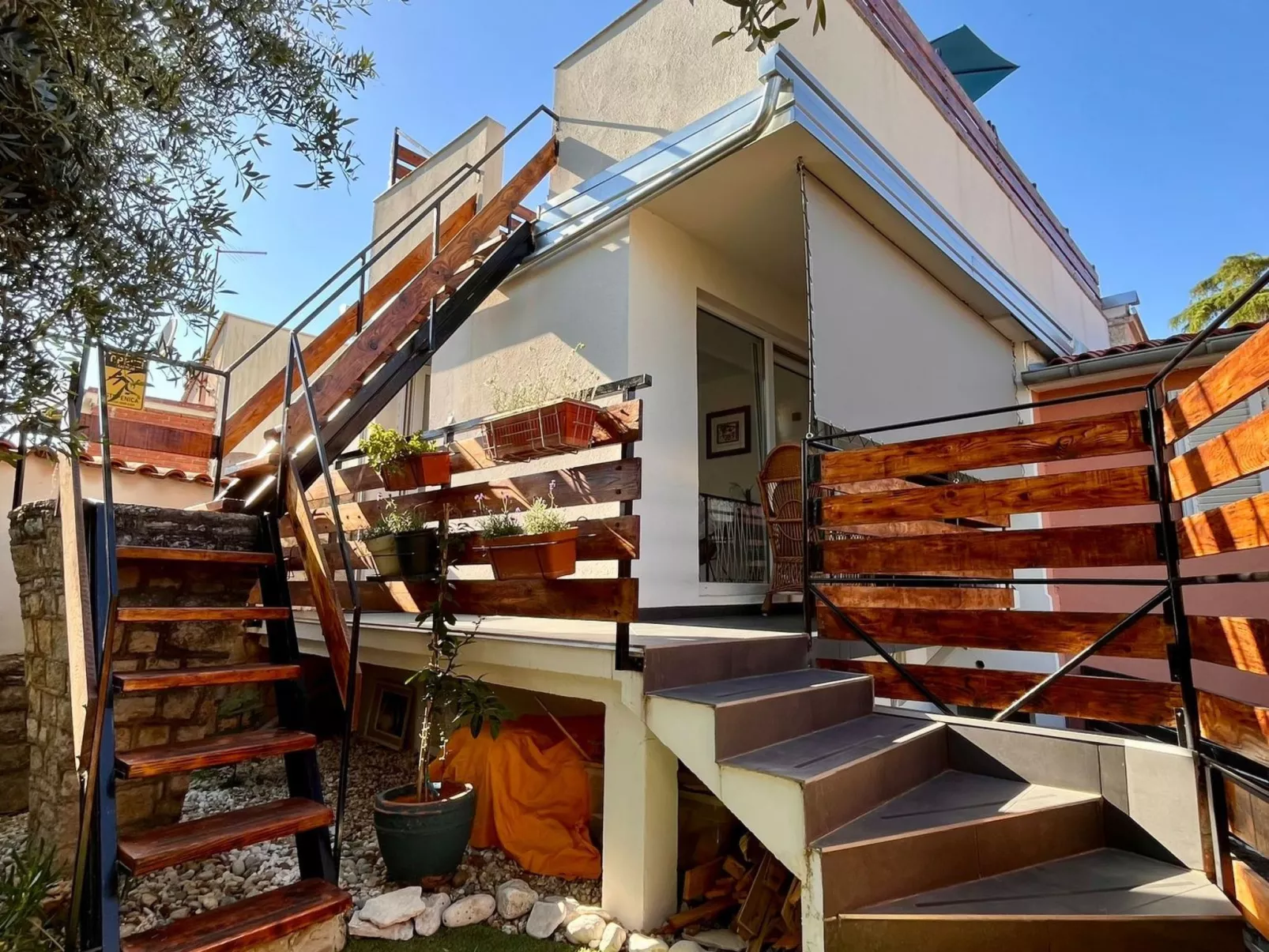 In Pula mit großem Dachbalkon.-Buiten