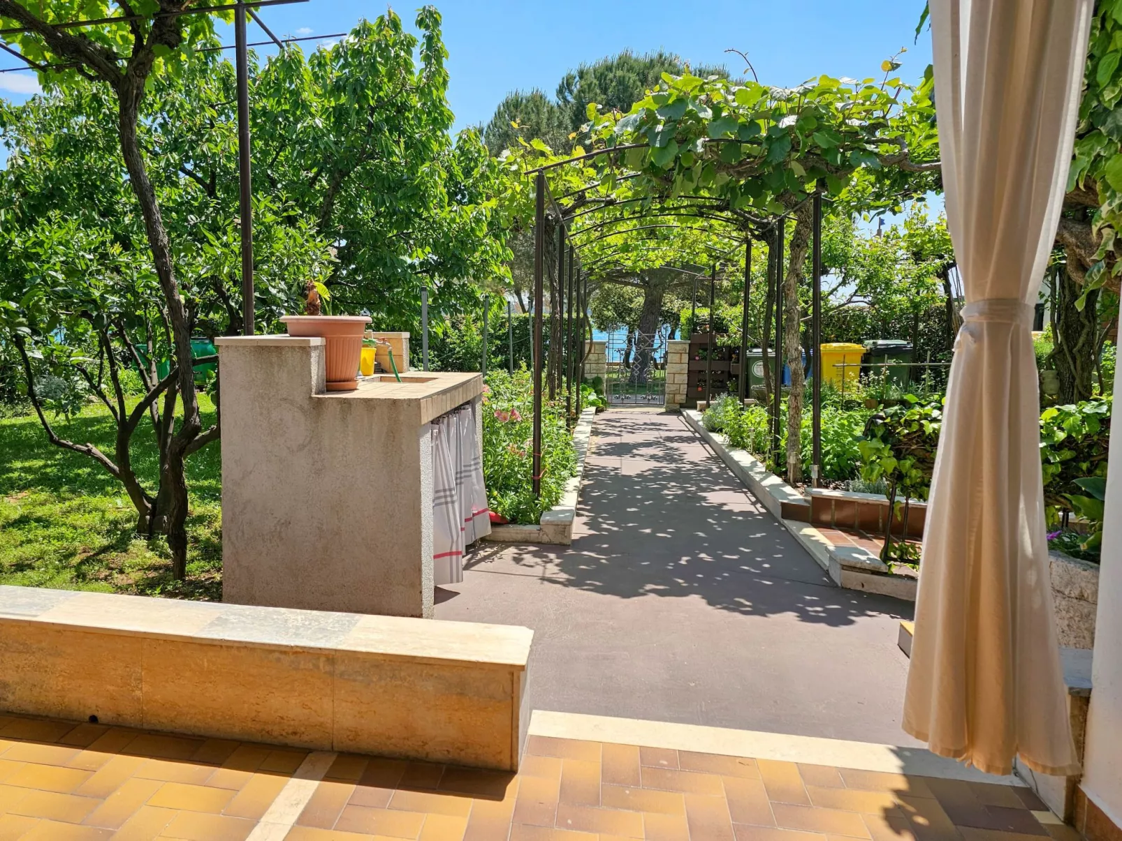 Für 3 Personen ca. 30 m&sup2; in Novigrad, Adriaküste Kroatien (Westküste von I-Buiten