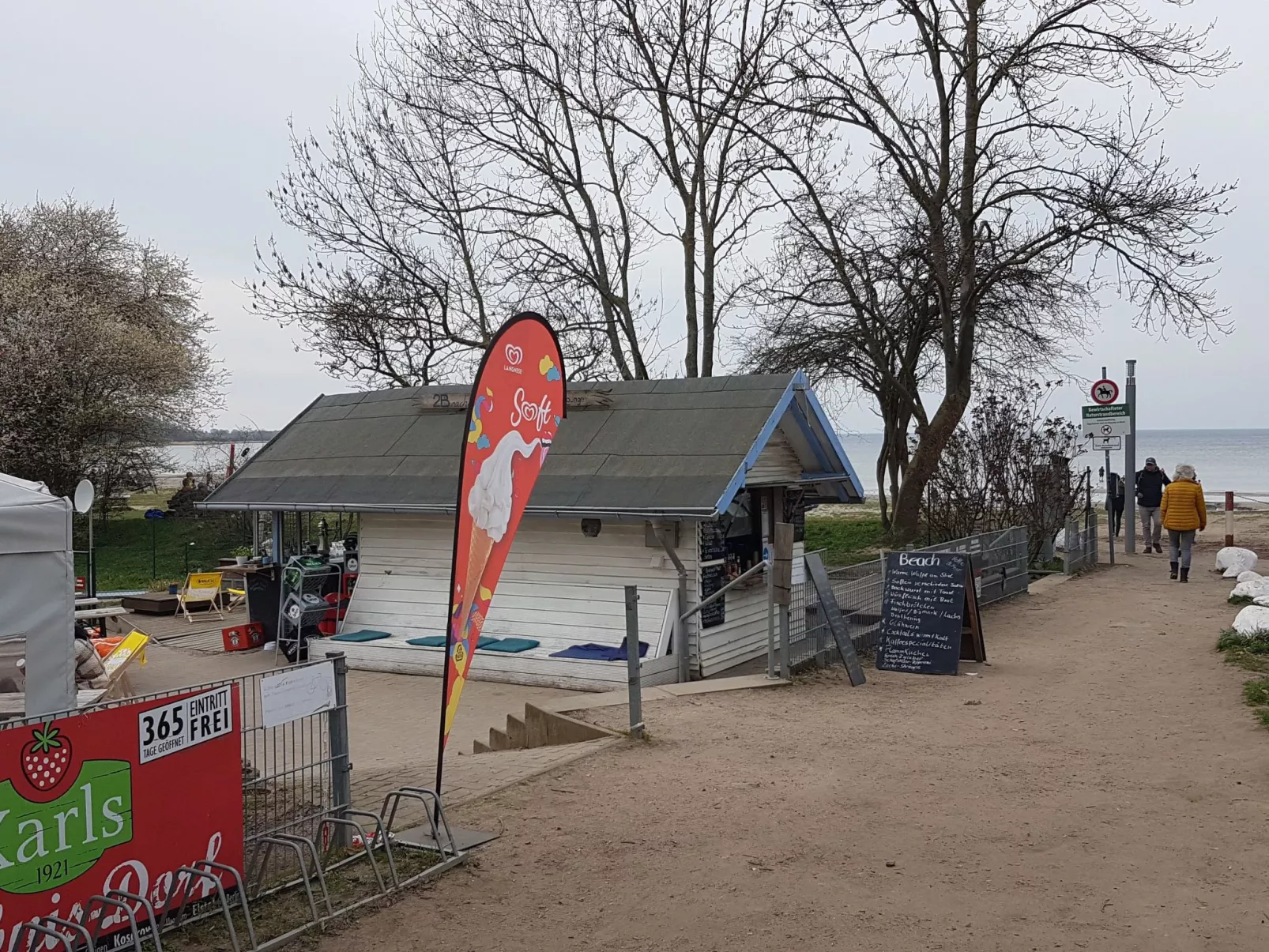 Gemütliches Schwedenhäuschen mit Terrasse-Buiten