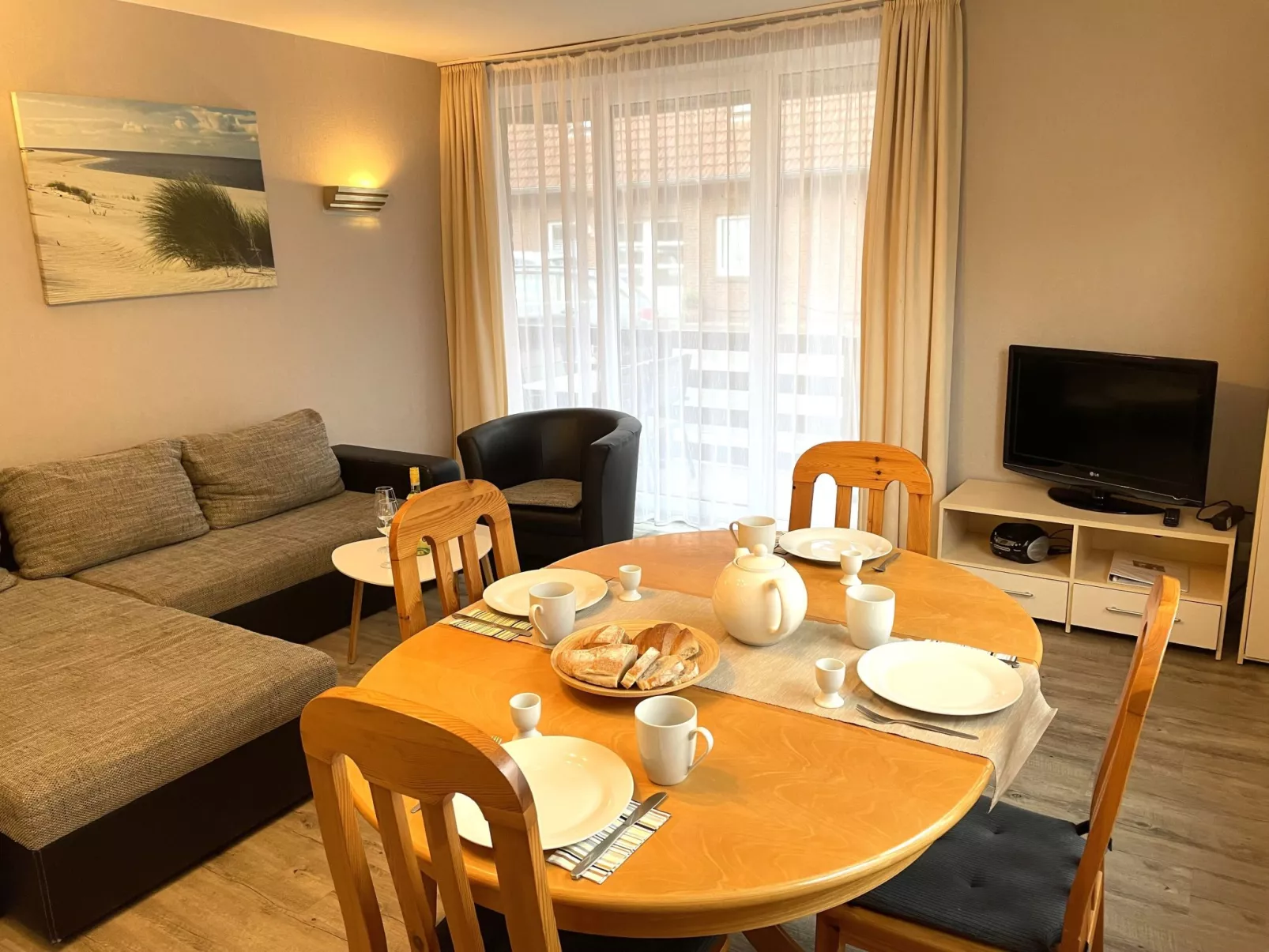 Helle Erdgeschosswohnung mit sonniger Terrasse-Binnen