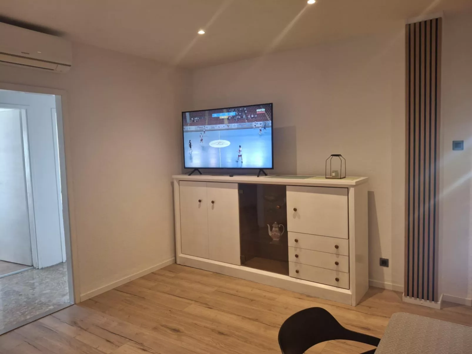 Mit Blick auf das Wasser-Binnen