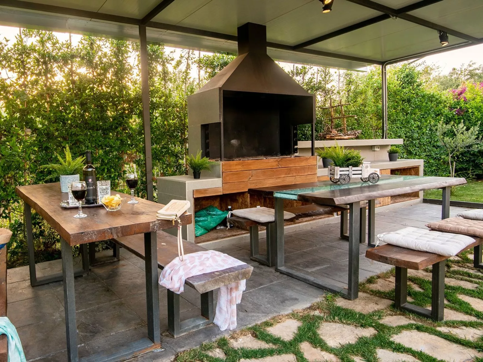 Geräumige Familienvilla, privater Pool und Garten-Buiten