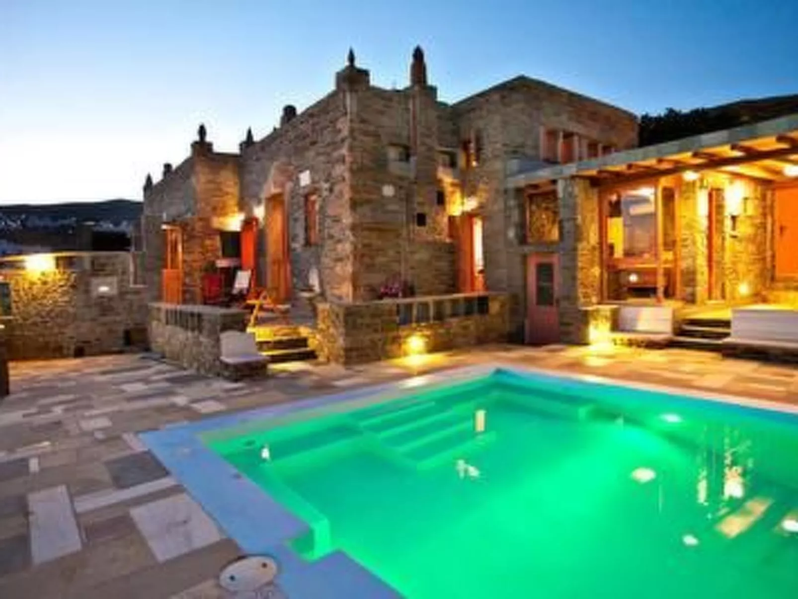 Mit eigenem Pool-Buiten