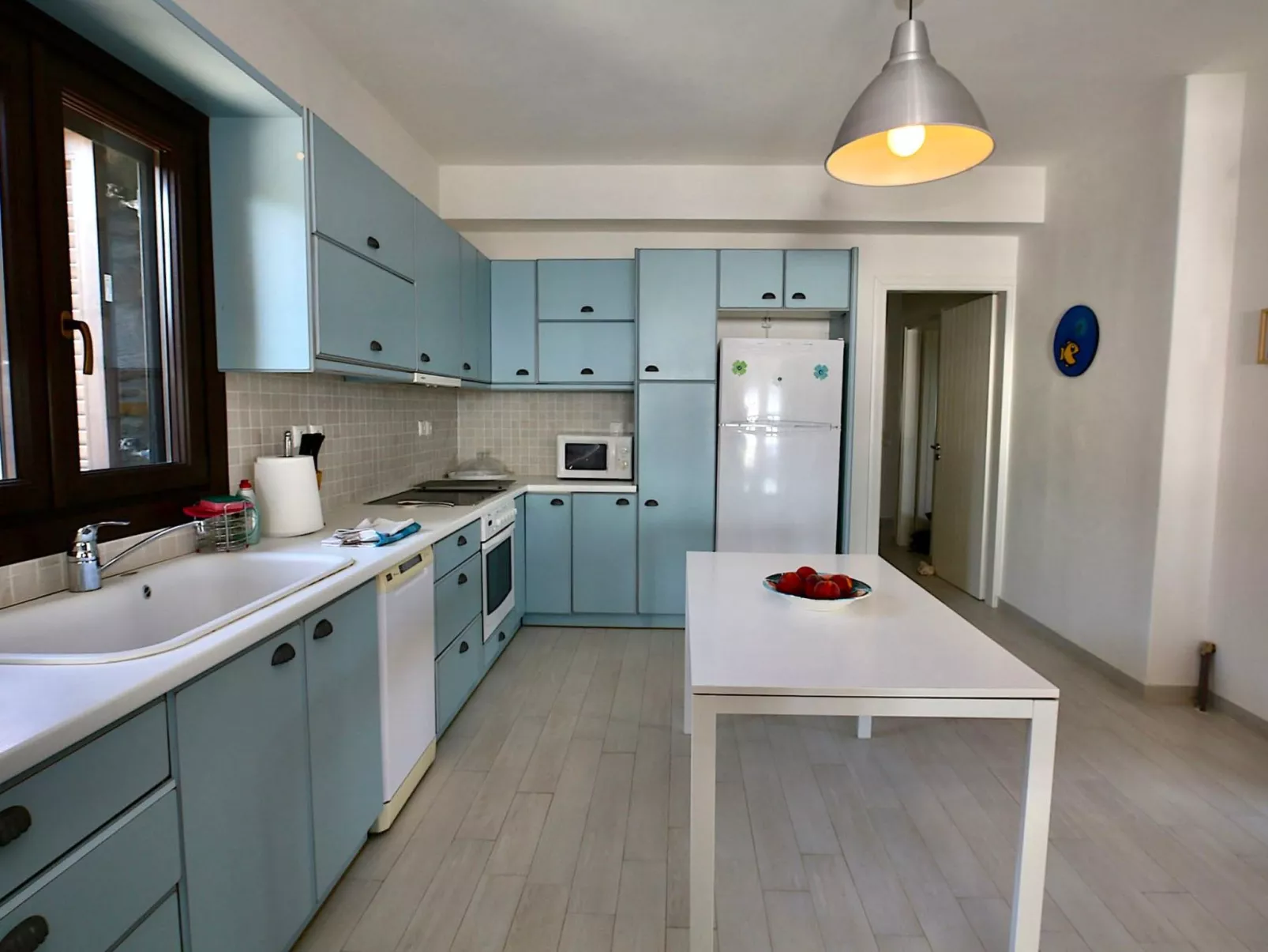 Luxusvilla bietet privaten Zugang zu einem abgelegenen Strand-Binnen