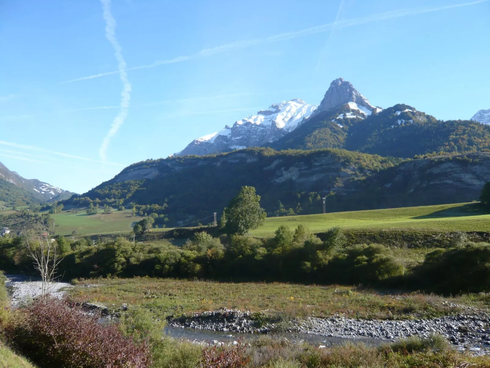 "Au Crêt du Bois" (Auf dem Wald)-Buiten