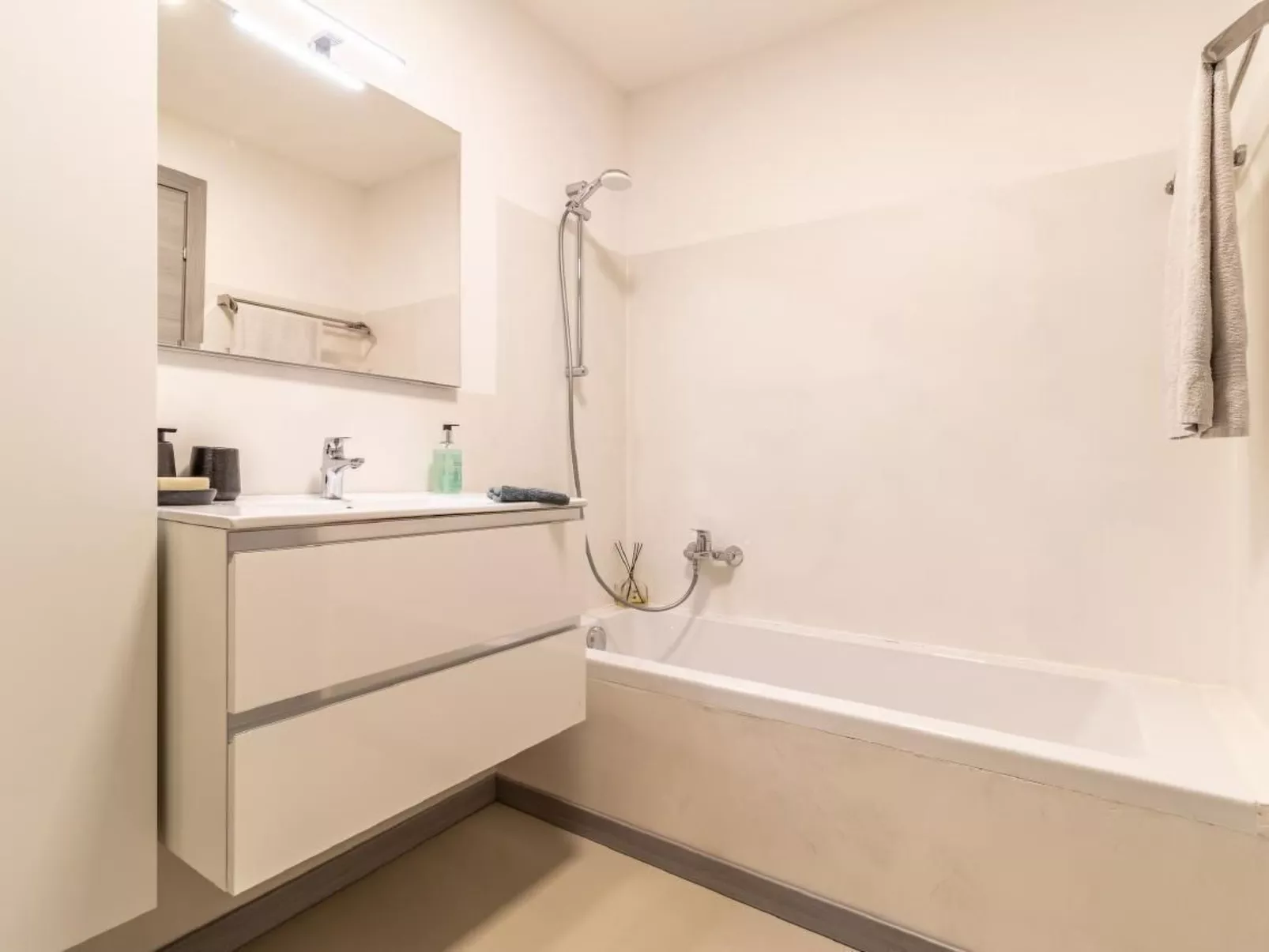 Wohnung auf halbem Weg zwischen Como und Lugano-Binnen