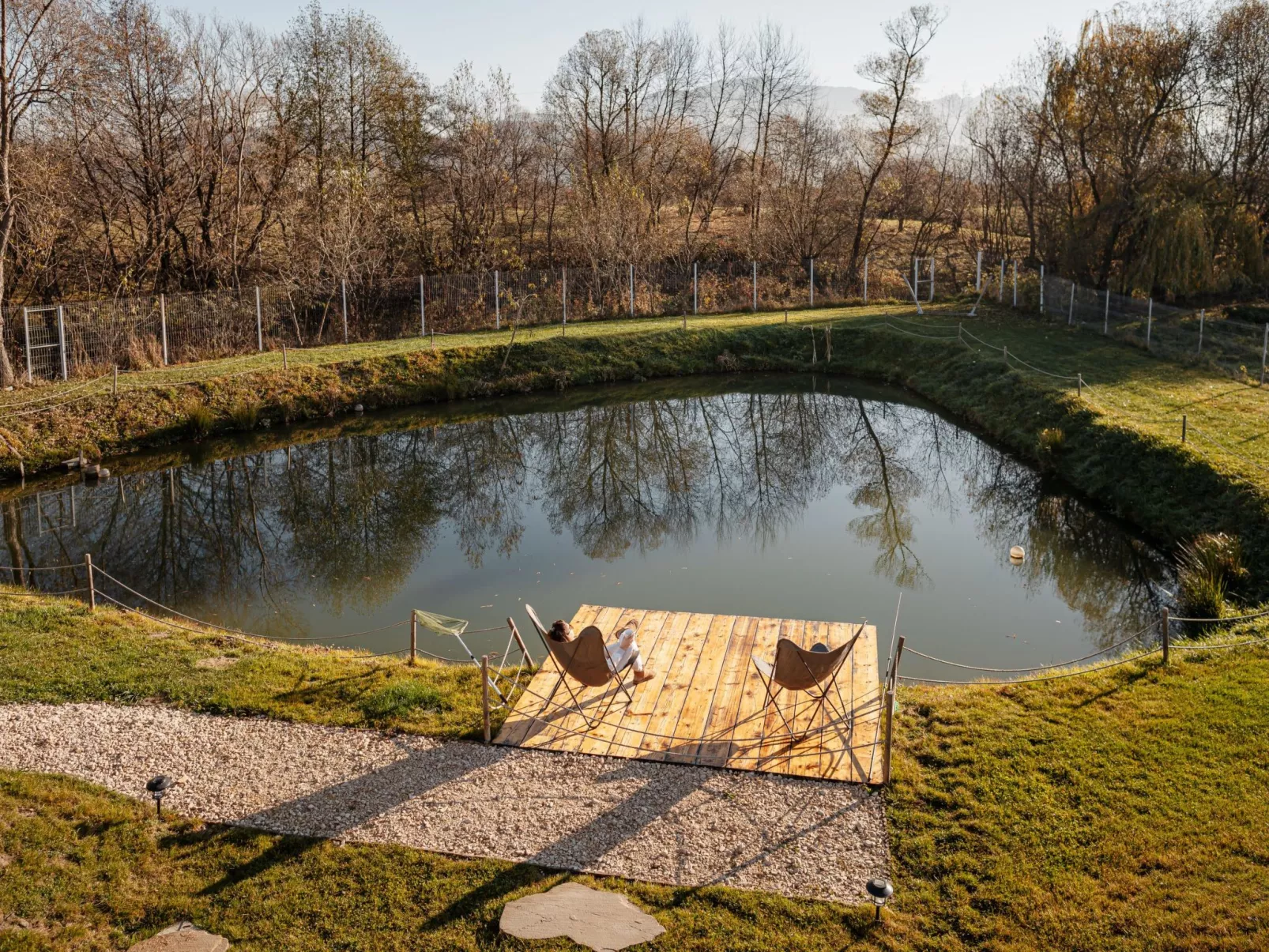 Kleines Haus mit Werkstatt-Buiten