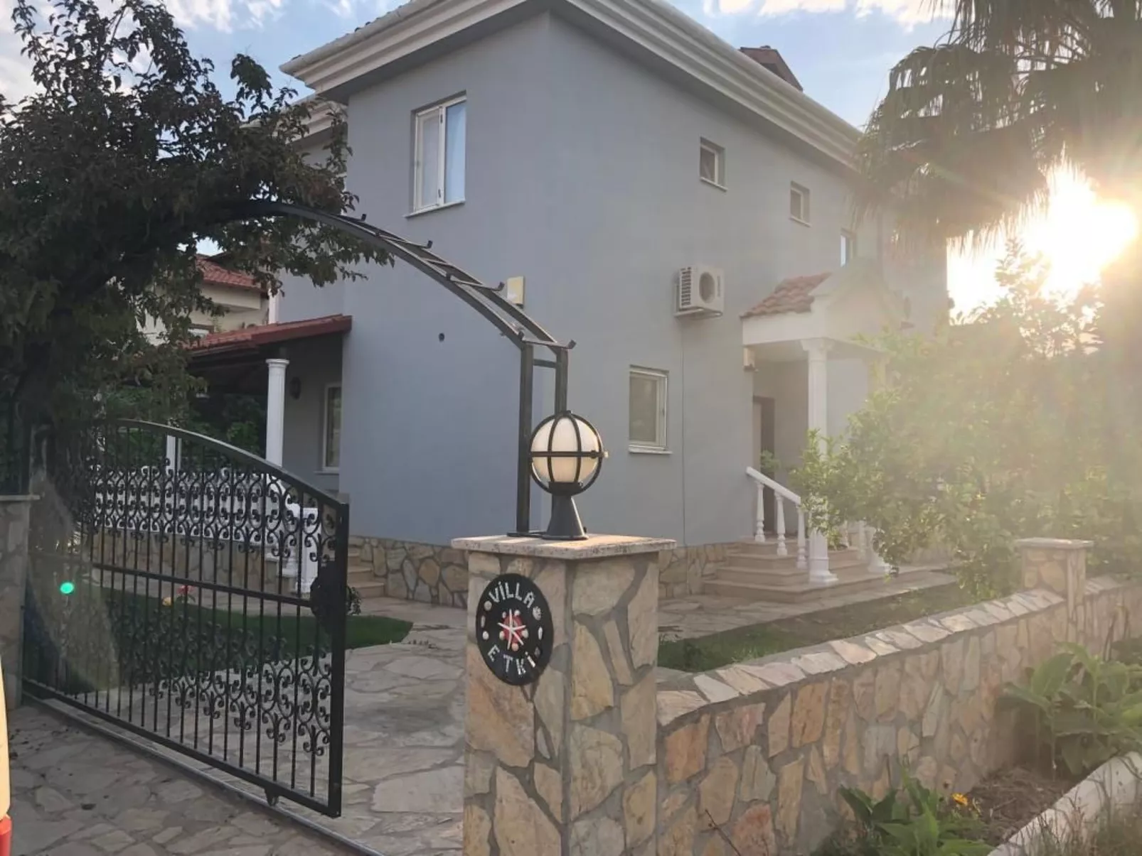 Mit Garten, Grill und Terrasse-Buiten