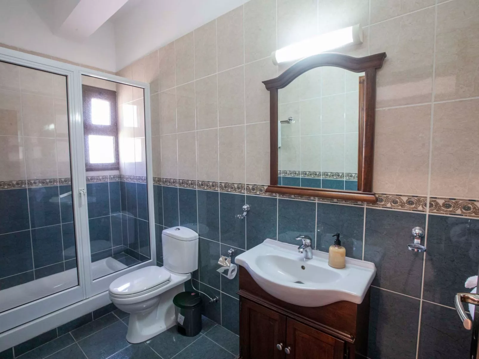 Villa mit Blick auf die Berge und Whirlpool-Binnen