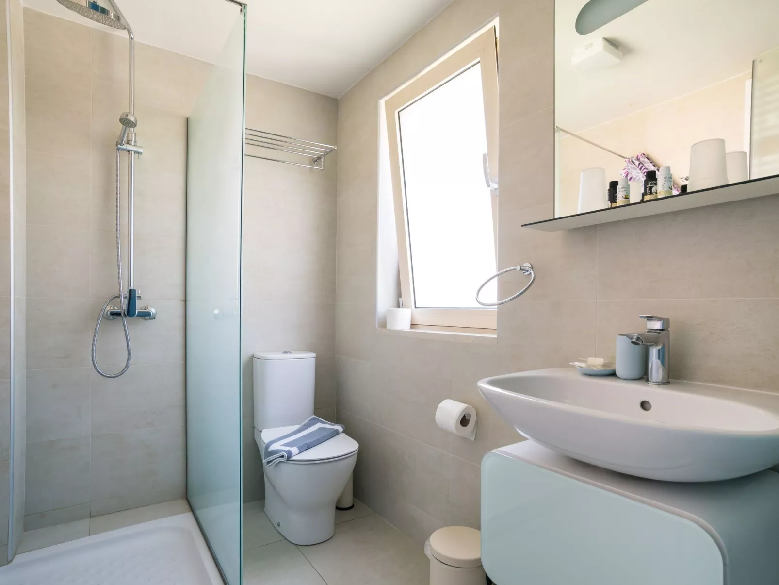 Villa Thalassa mit Schwimmbad und Garten-Binnen