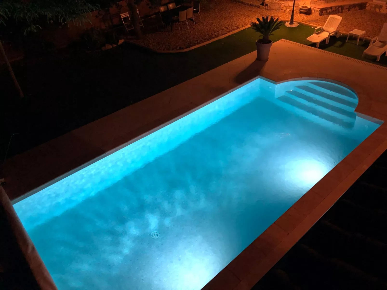 Mit eigenem Pool-Buiten