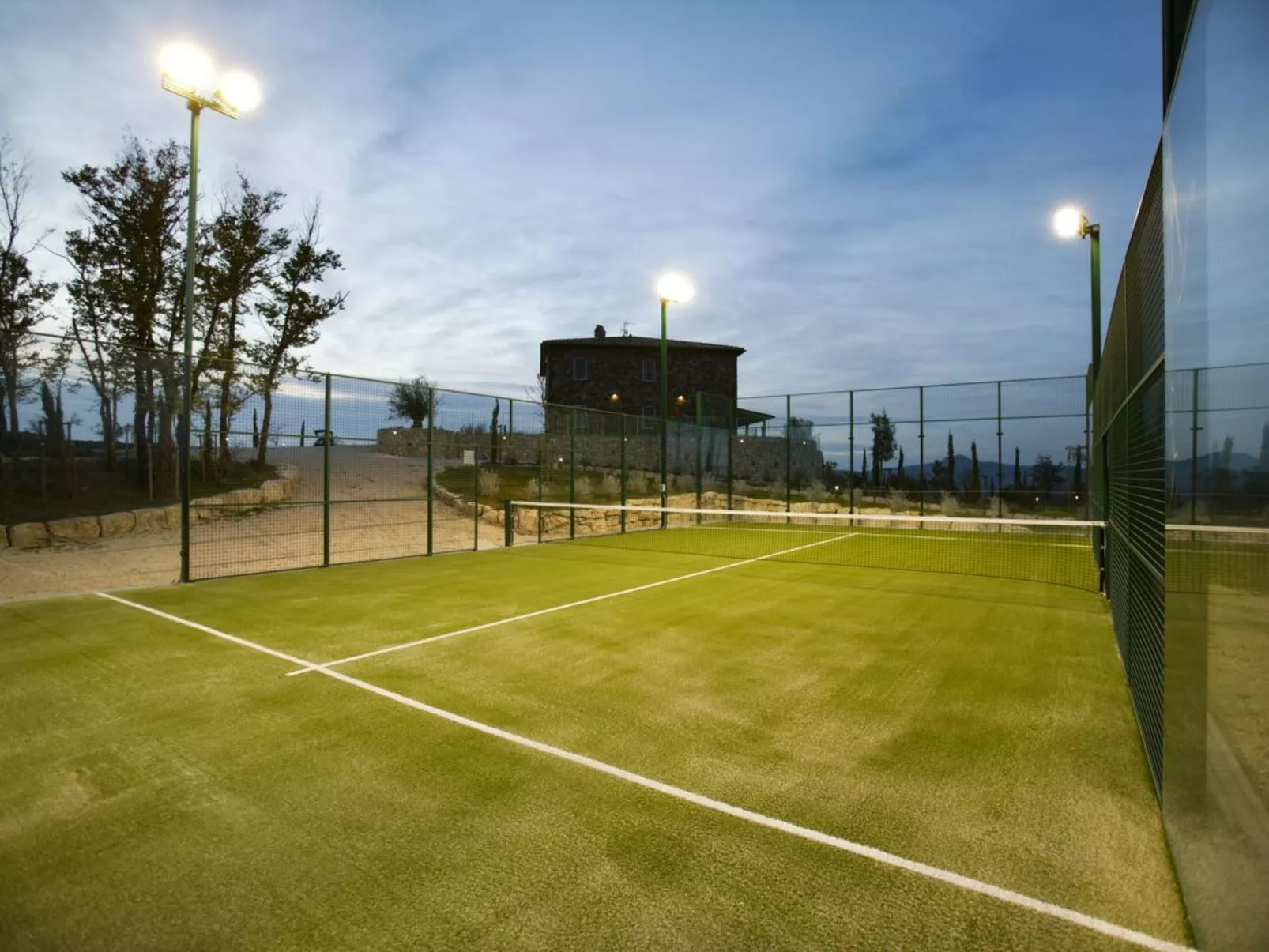 Villa mit Infinity-Pool-Buiten