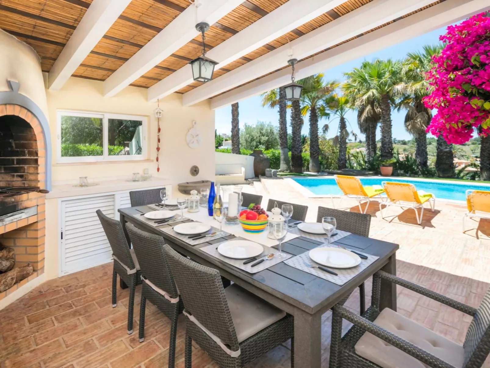 Luxuriöse Villa - Privater Pool und schöner Garten-Buiten