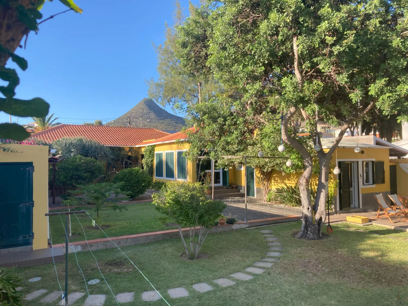 In Vila Baleira mit Garten