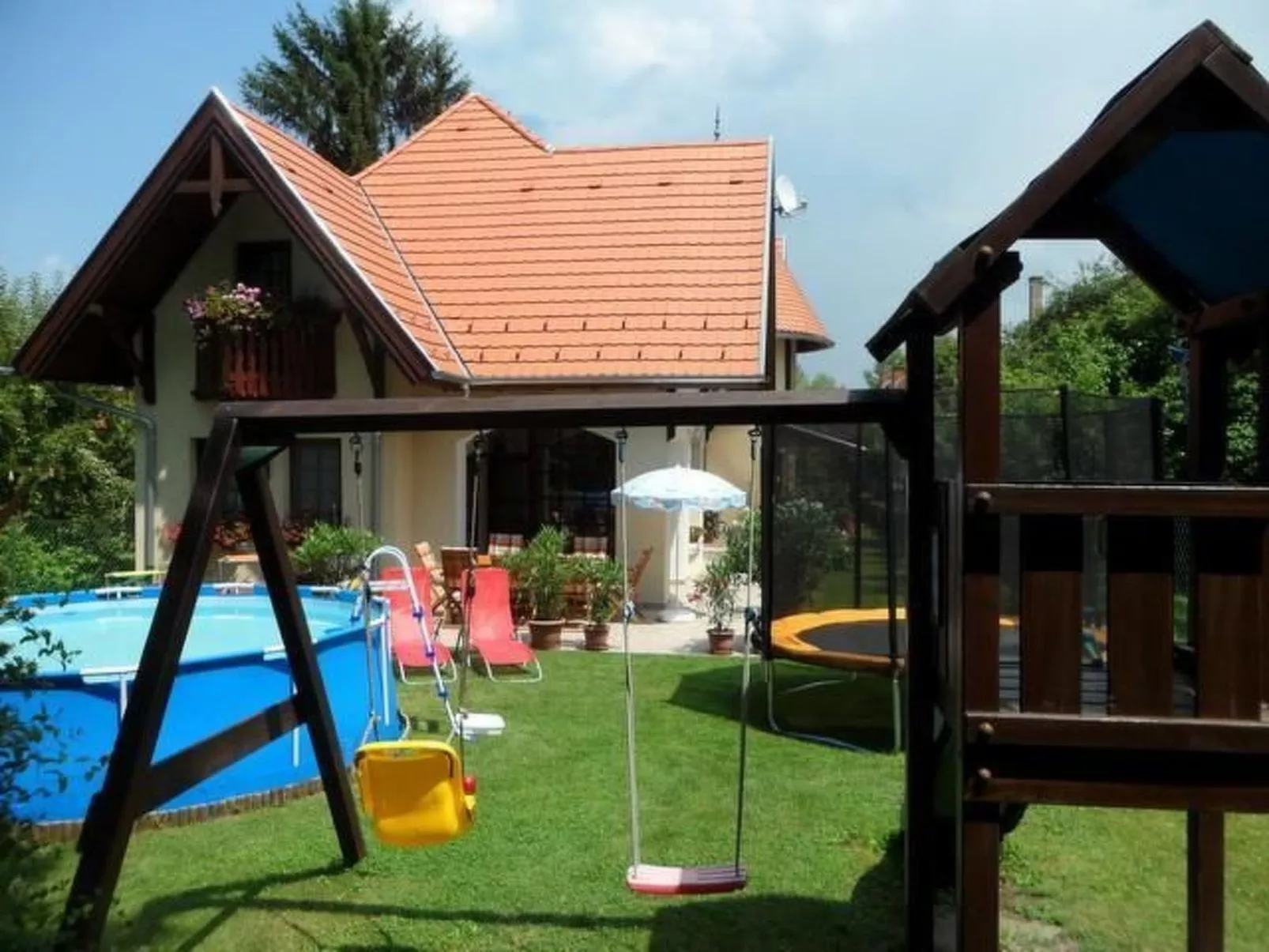 Wohnung mit privatem Pool - Buiten